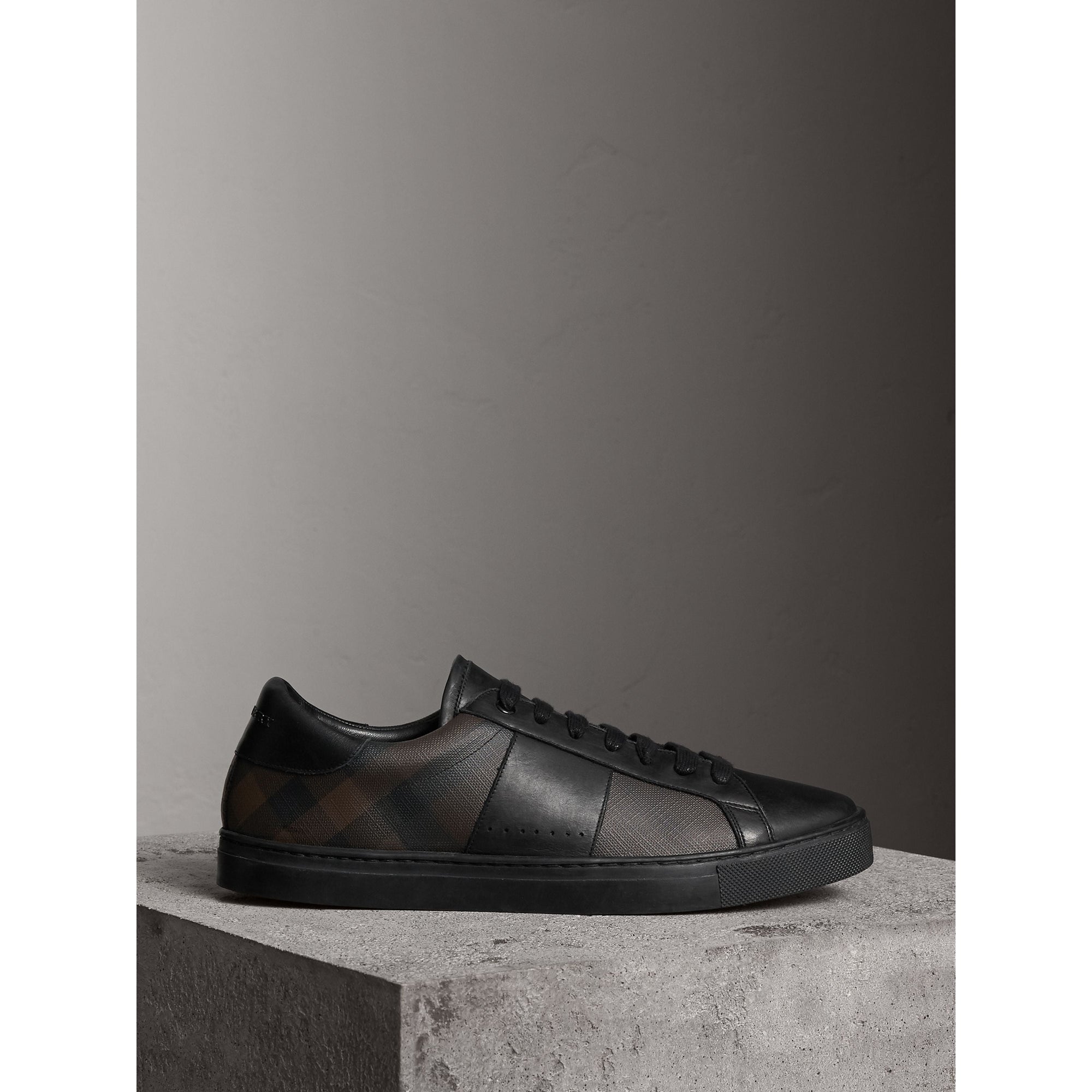 Sneakers en cuir et tissu London check - Smoked Chocolate