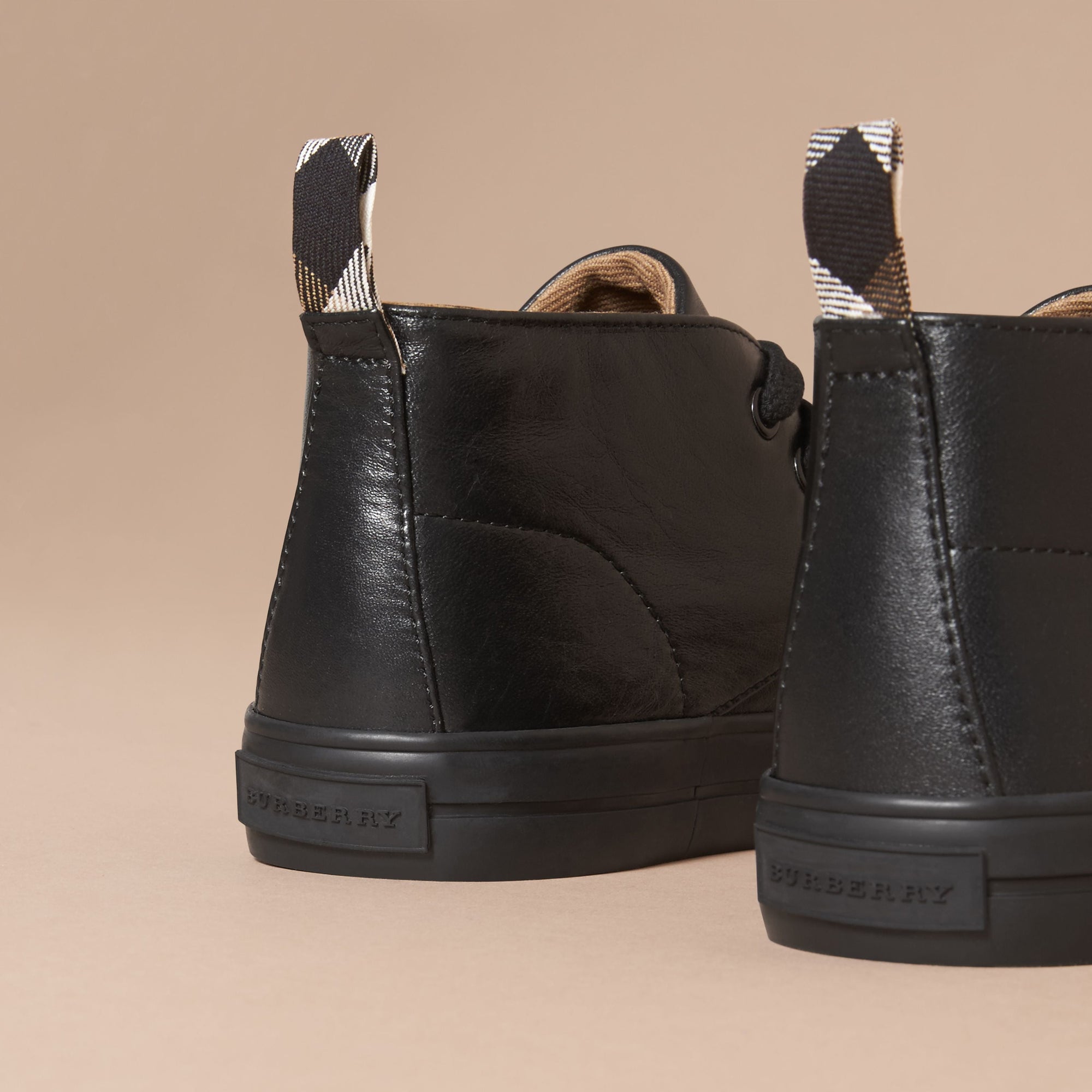 Bottines chukka en cuir doublé du motif check - Black