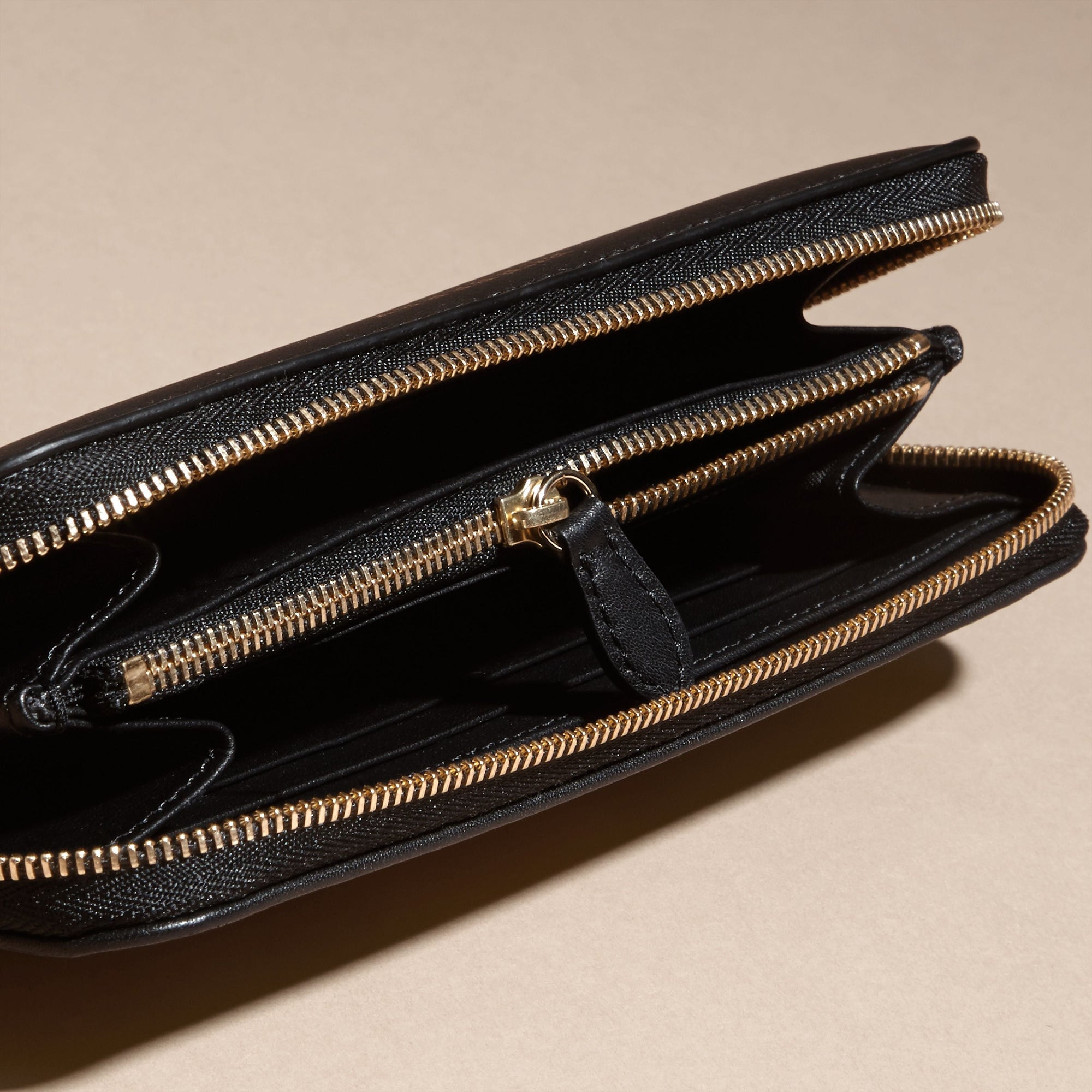 Portefeuille zippé avec éléments en cuir - Black