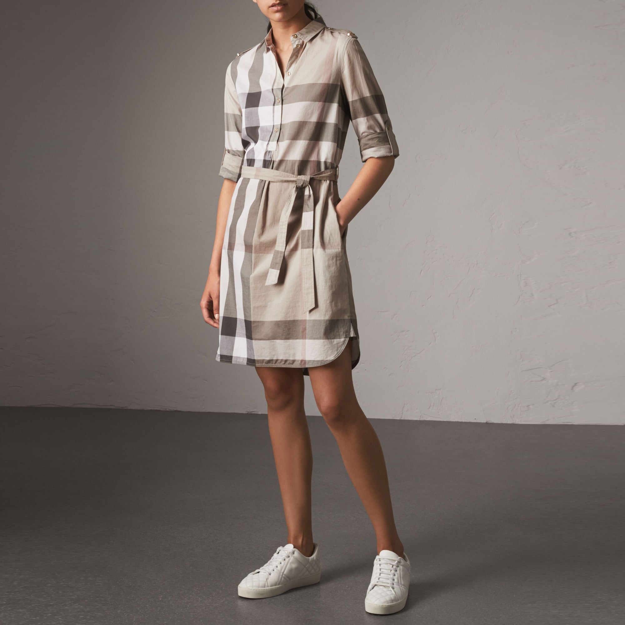 Robe chemise en coton à motif check - Pale Stone