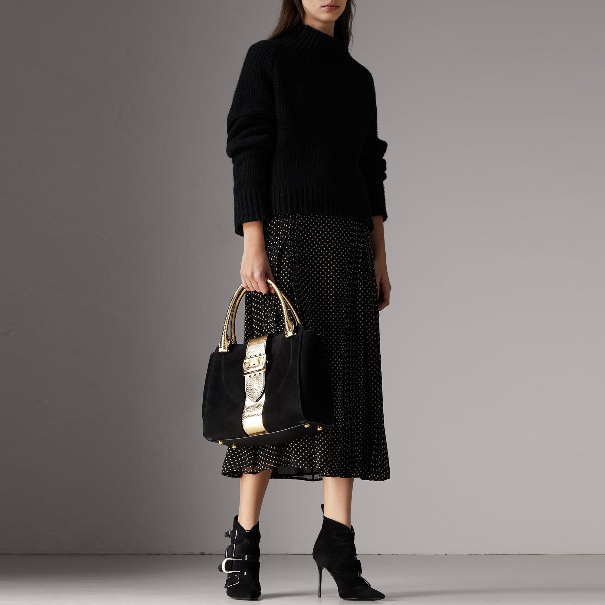 Sac tote The Buckle moyen en cuir velours et peau de serpent - Black & Gold