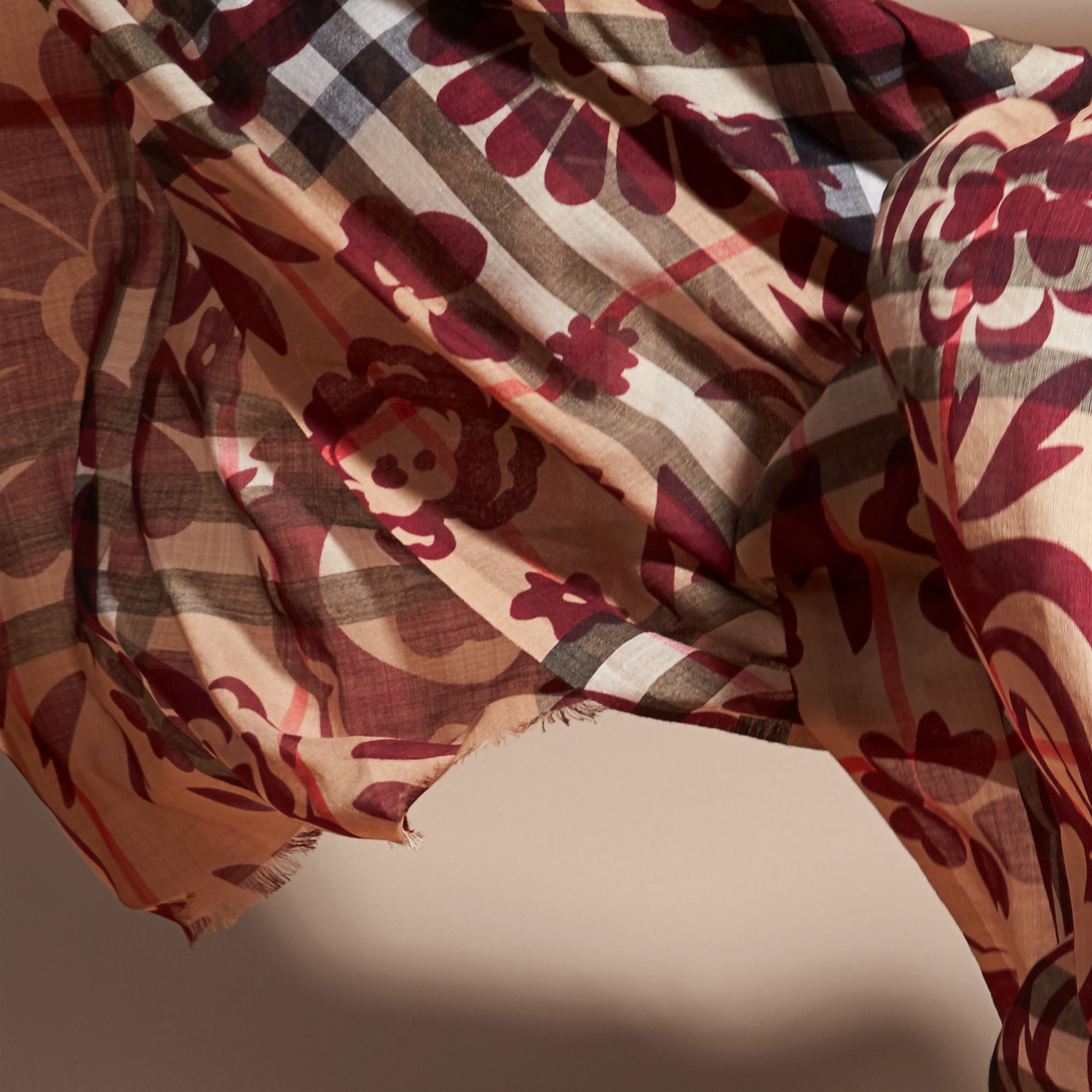 Foulard en laine et soie à motif check et imprimé floral - Crimson