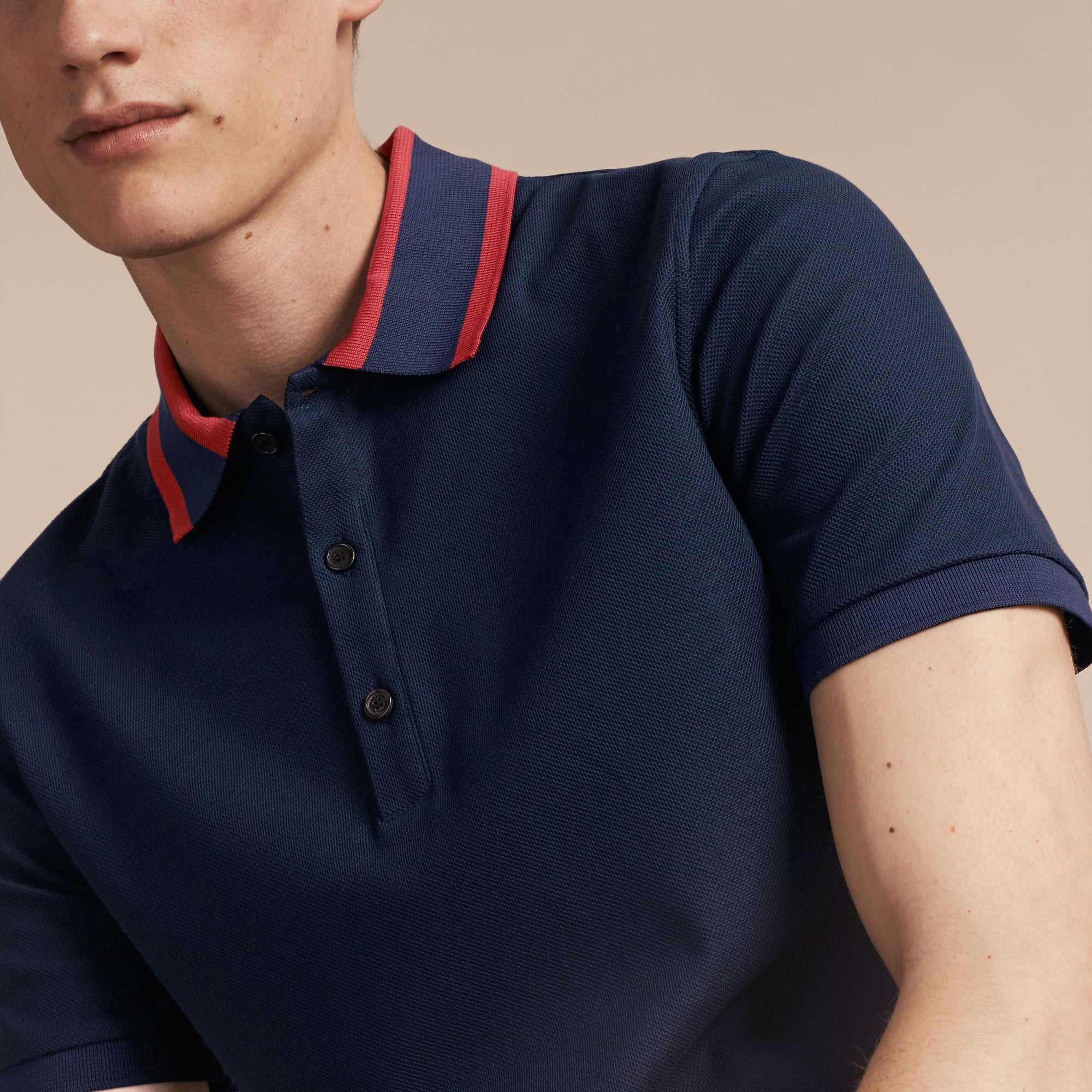 Polo en piqué de coton avec col rayé - Navy Blue