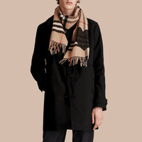 L'écharpe classique en cachemire check avec cœur à sequins - Camel & Black