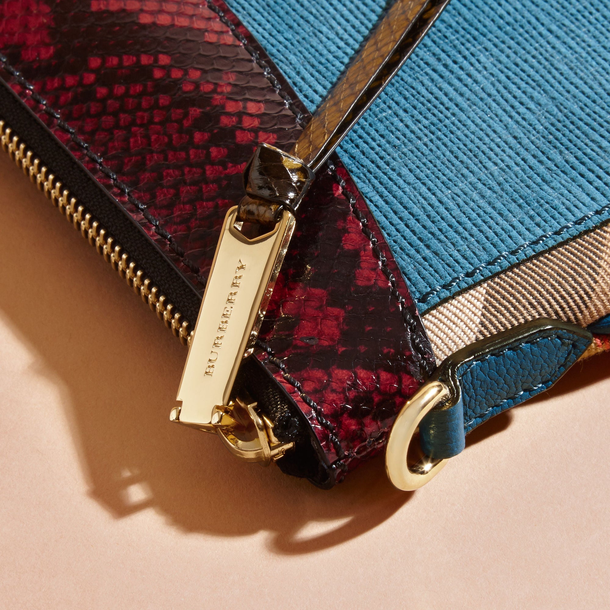 Clutch en cuir coton House check et peau de serpent - Peacock Blue