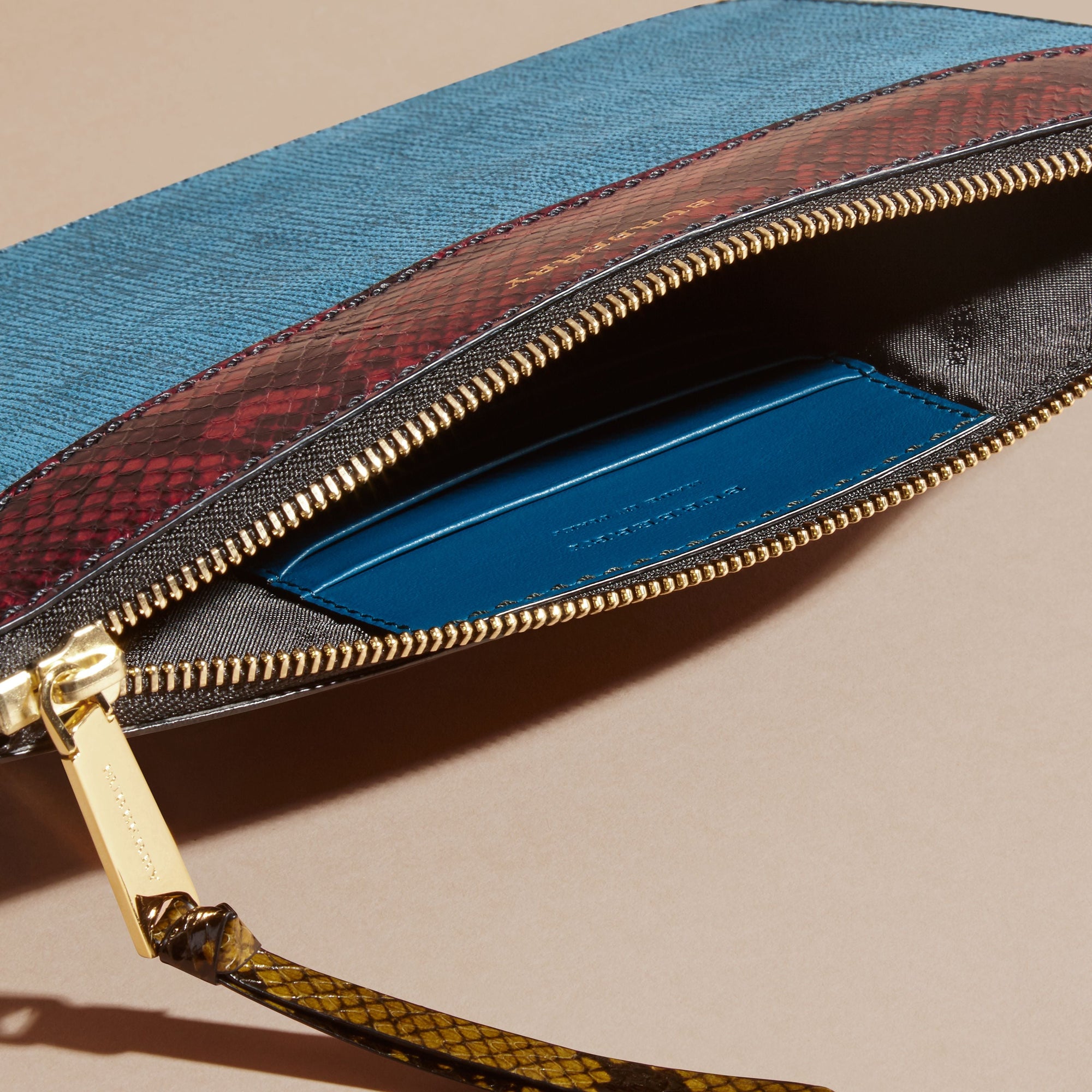 Clutch en cuir coton House check et peau de serpent - Peacock Blue