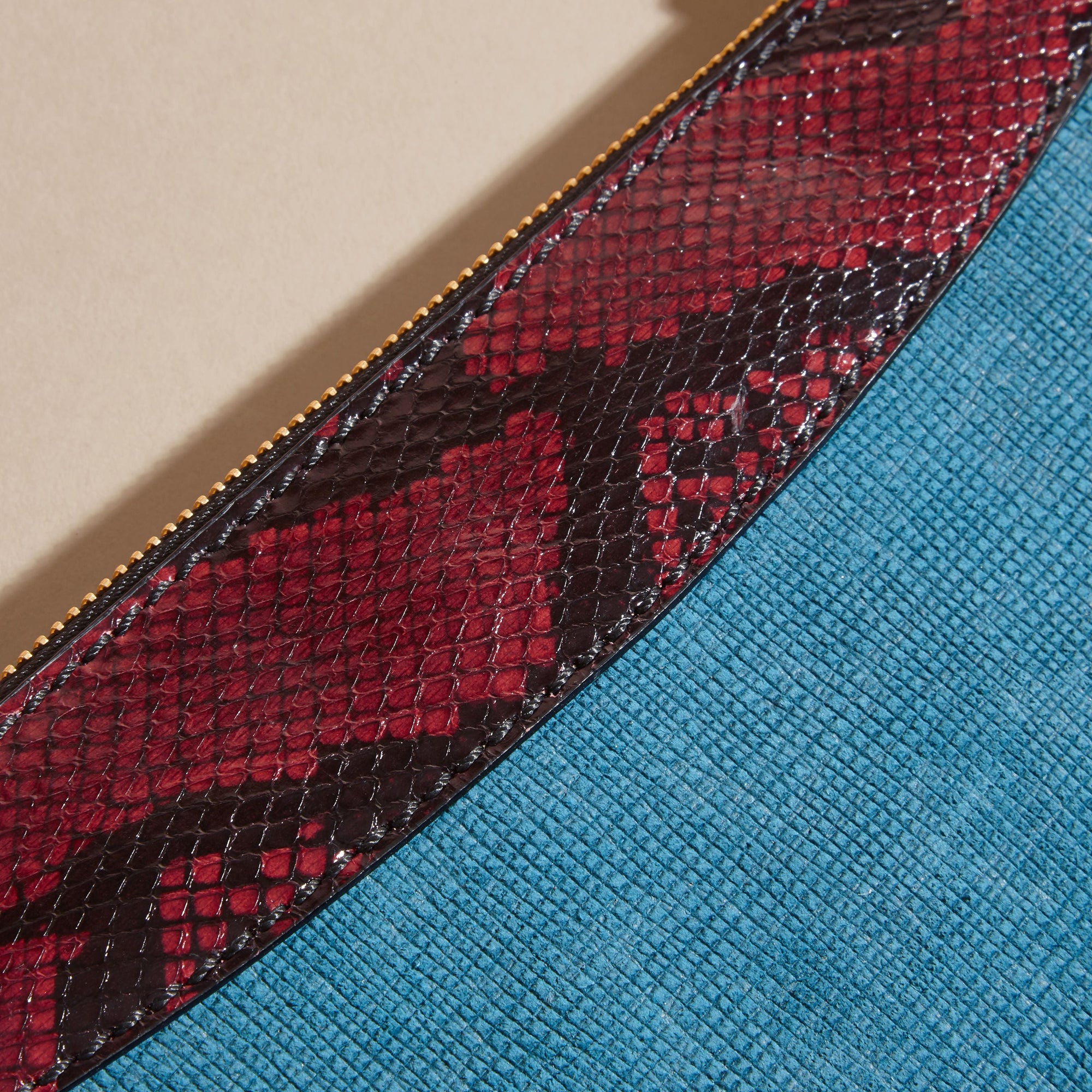 Clutch en cuir coton House check et peau de serpent - Peacock Blue