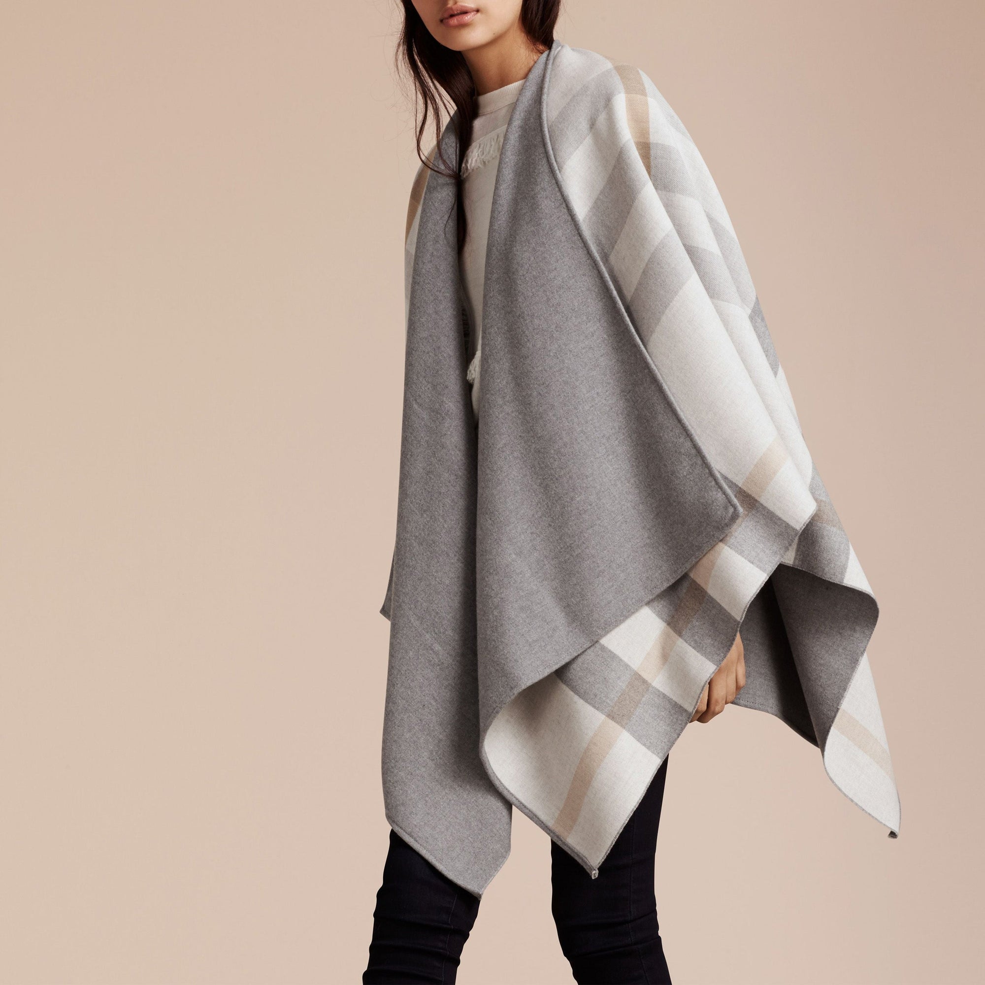 Poncho réversible en laine mérinos à motif check - Light Grey