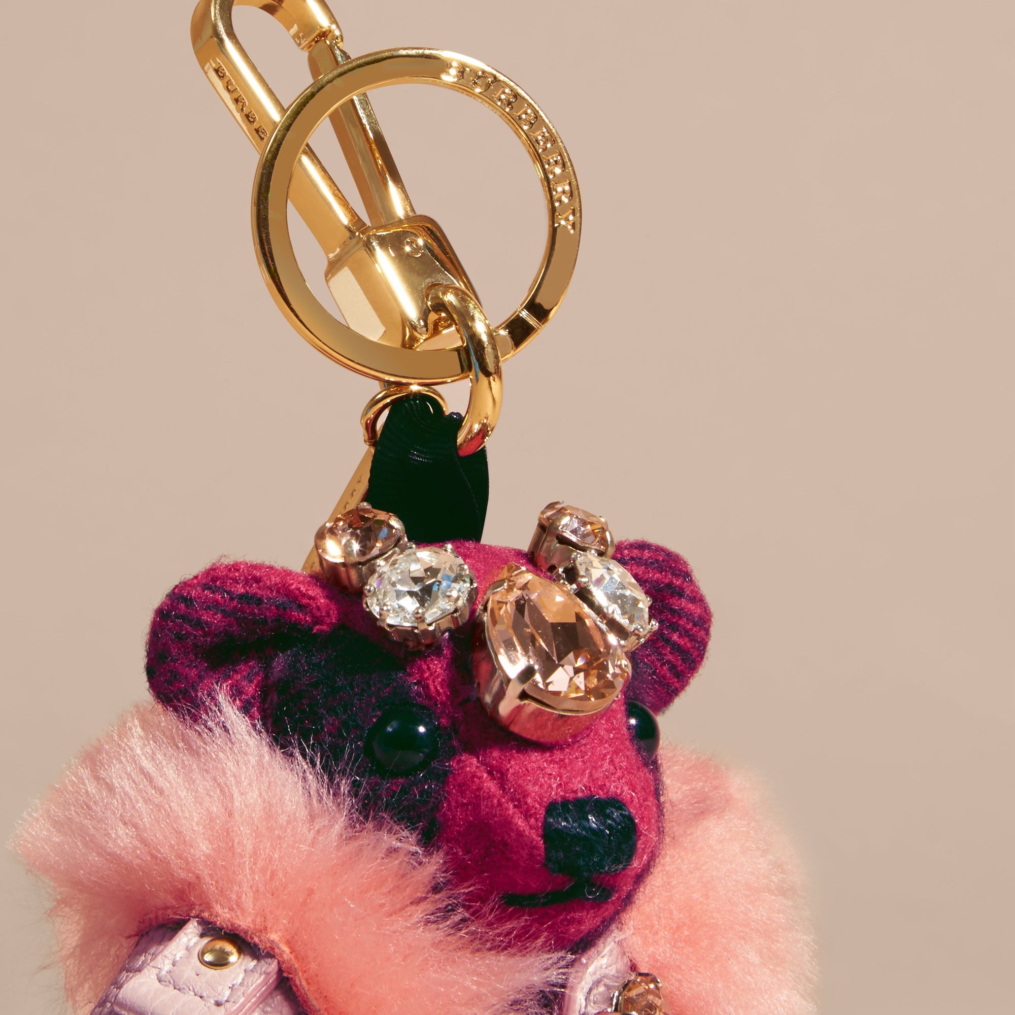 Bijou porte-clés Thomas Bear avec cape et cristaux en cachemire - Fuchsia Pink