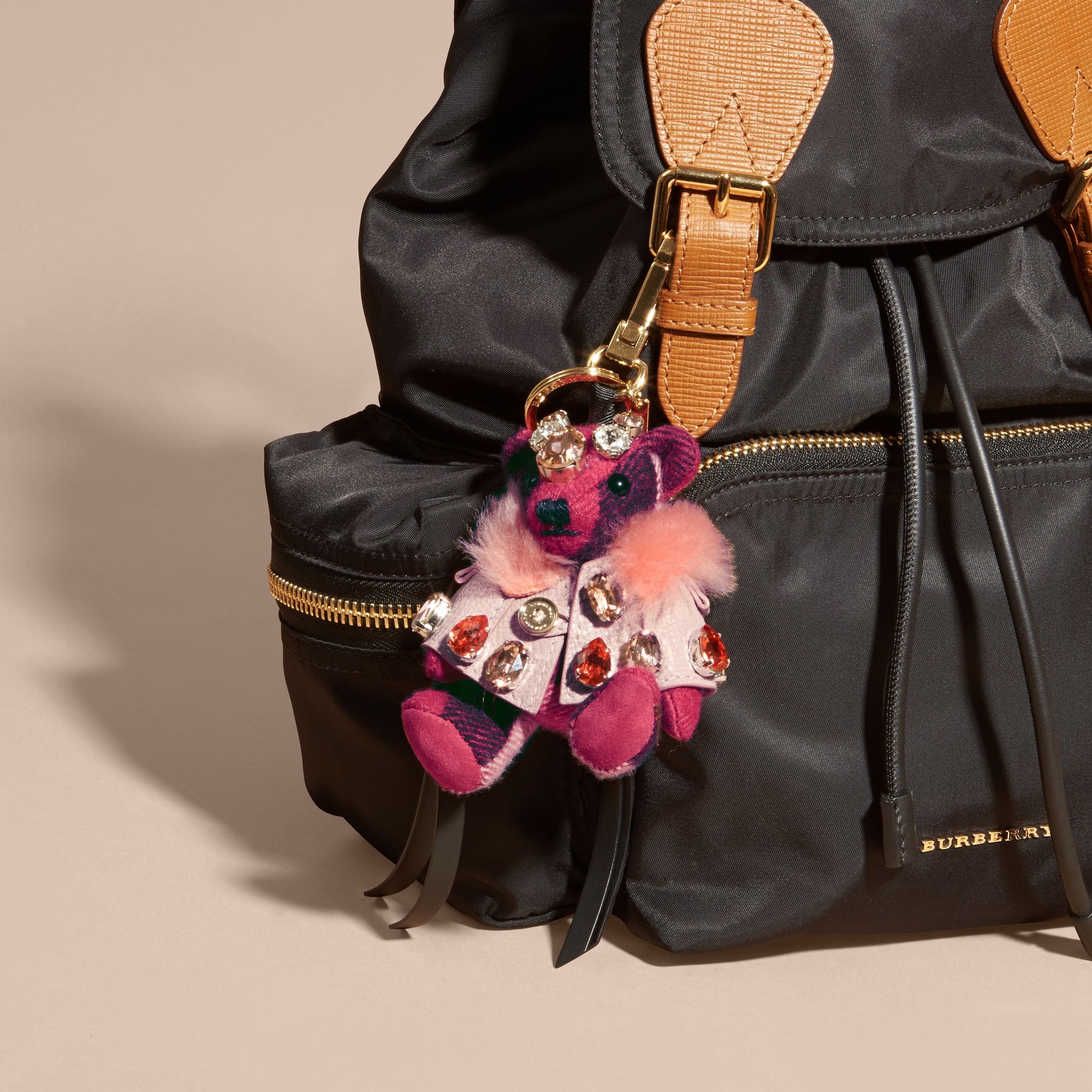 Bijou porte-clés Thomas Bear avec cape et cristaux en cachemire - Fuchsia Pink