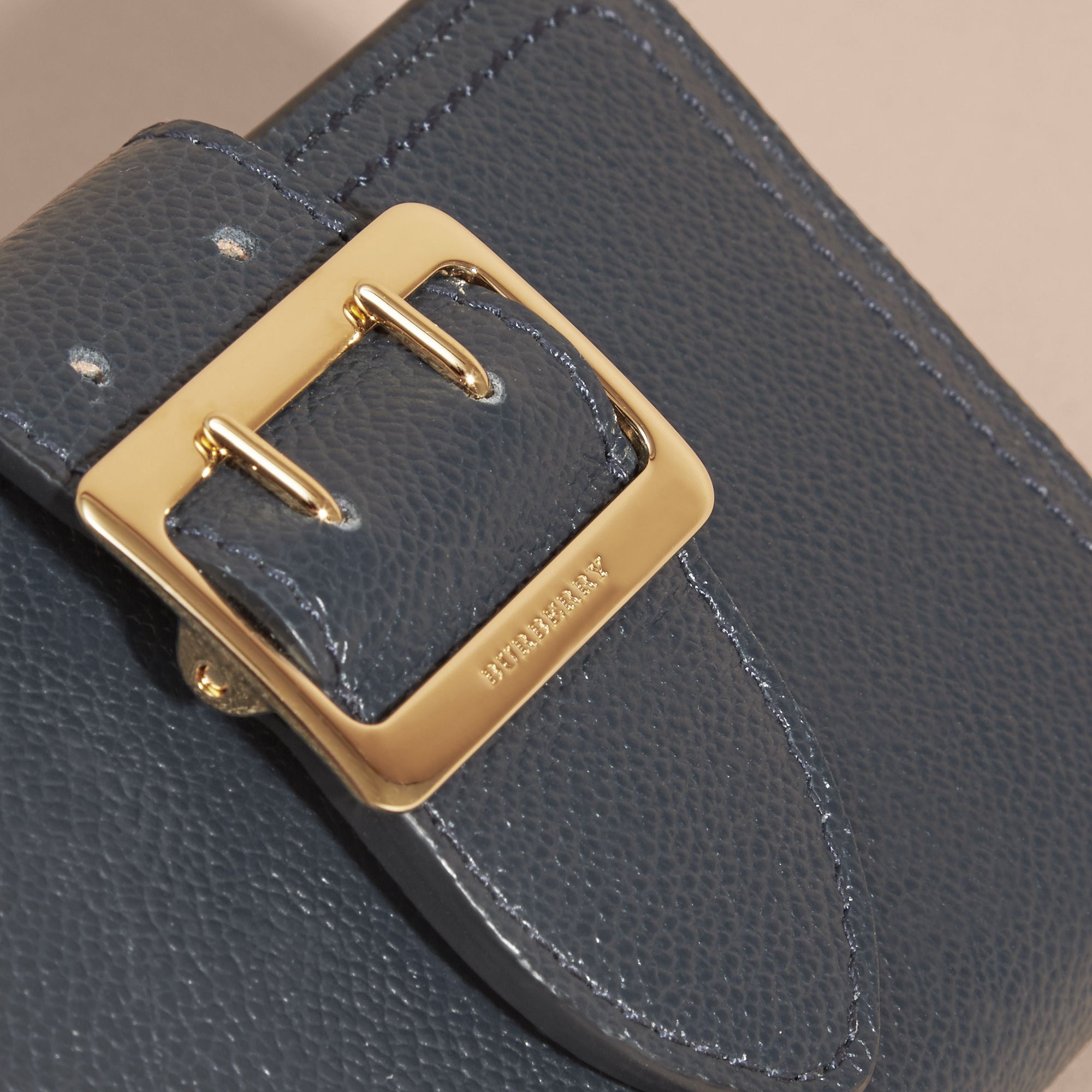Portefeuille en cuir grainé avec boucle - Blue Carbon
