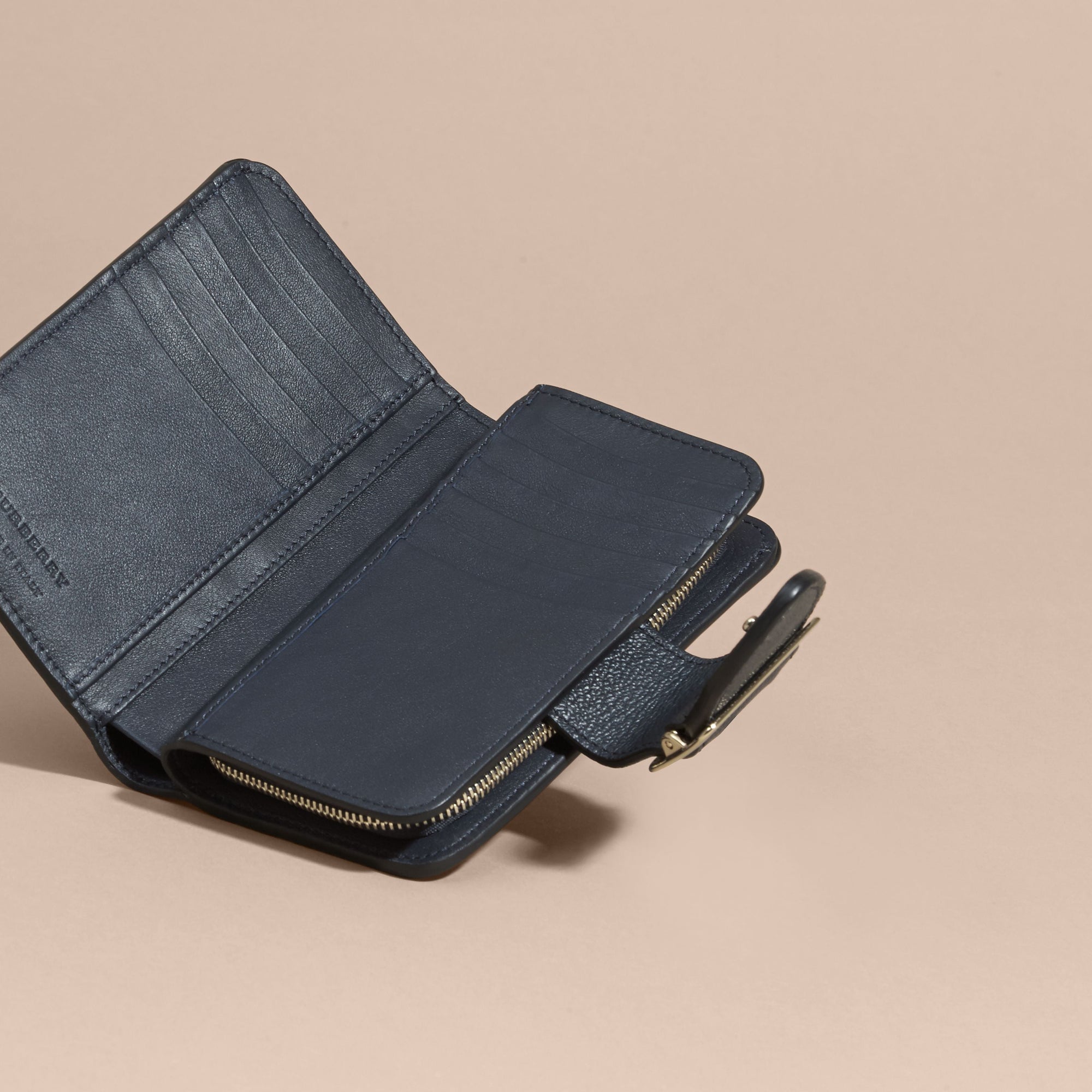 Portefeuille en cuir grainé avec boucle - Blue Carbon