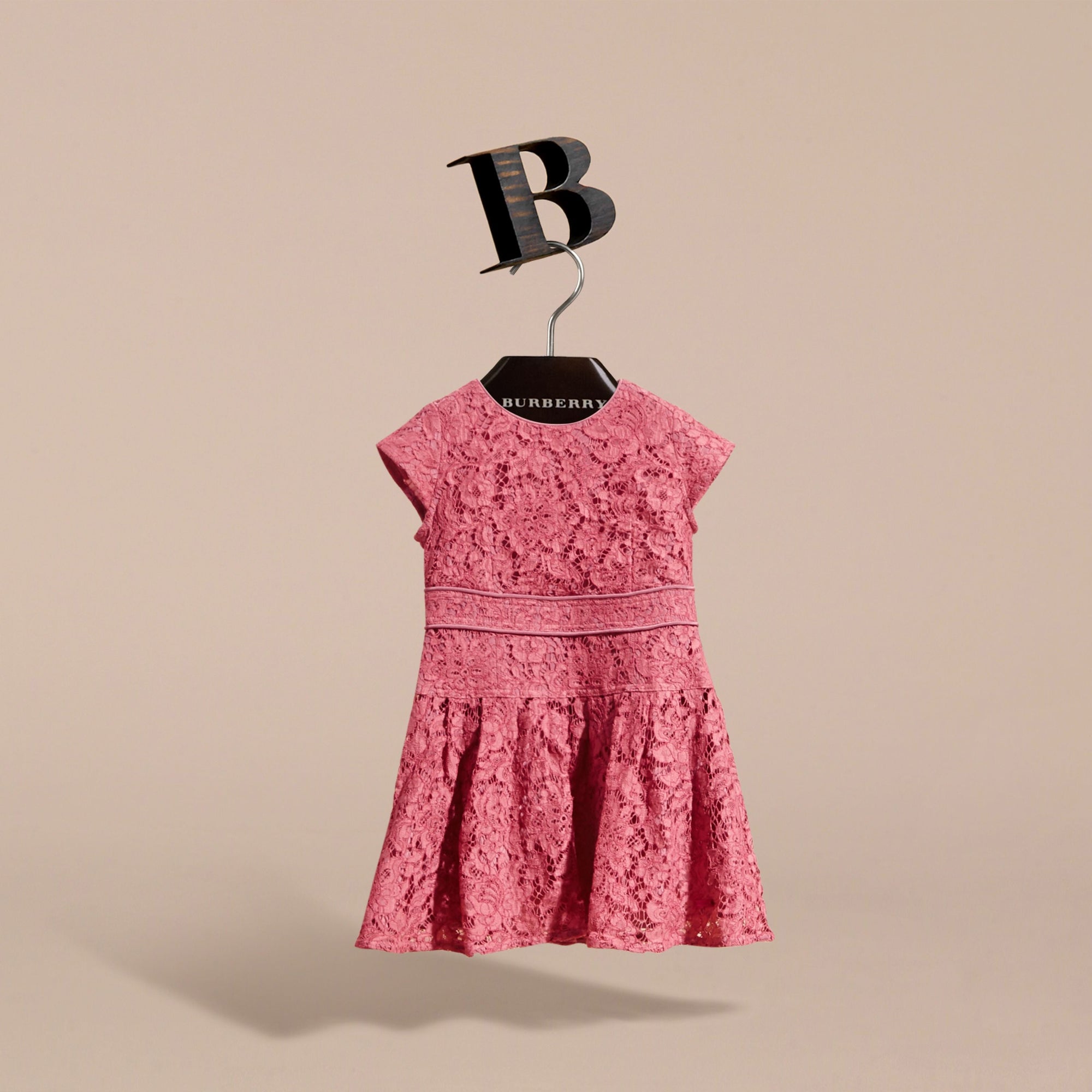 Robe en macramé de dentelle à mancherons - Pink Azalea