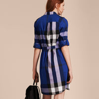 Robe chemise en coton à motif check - Brilliant Blue