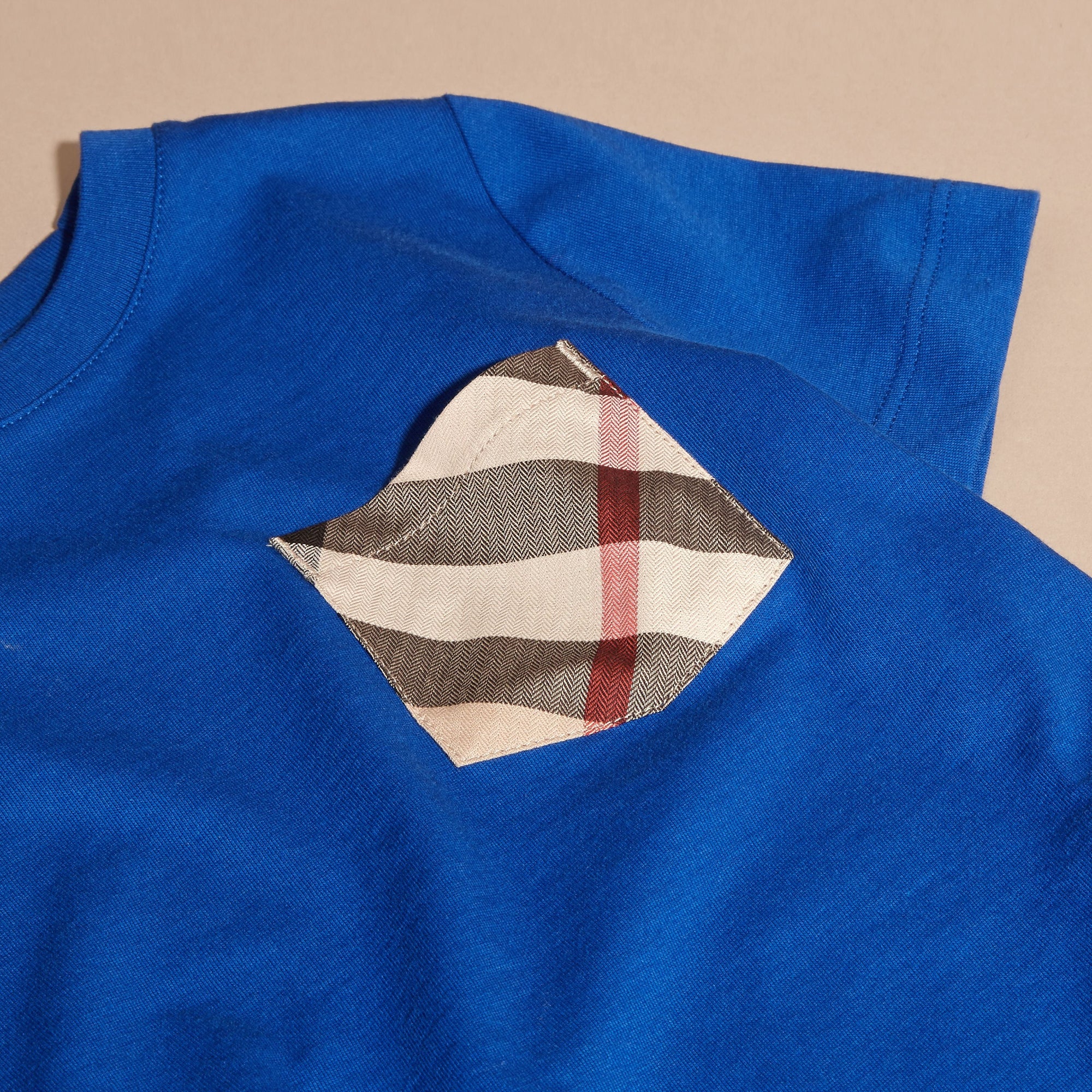 T-shirt en coton avec poche à motif check - Brilliant Blue