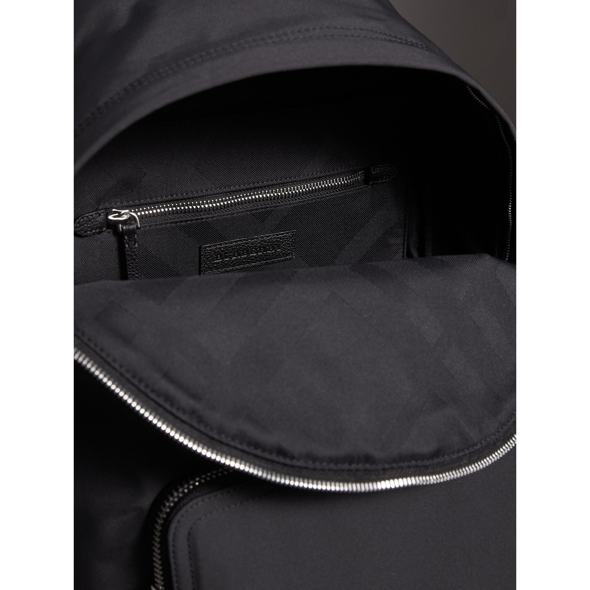 Sac à dos en tissu technique avec détails en cuir - Black