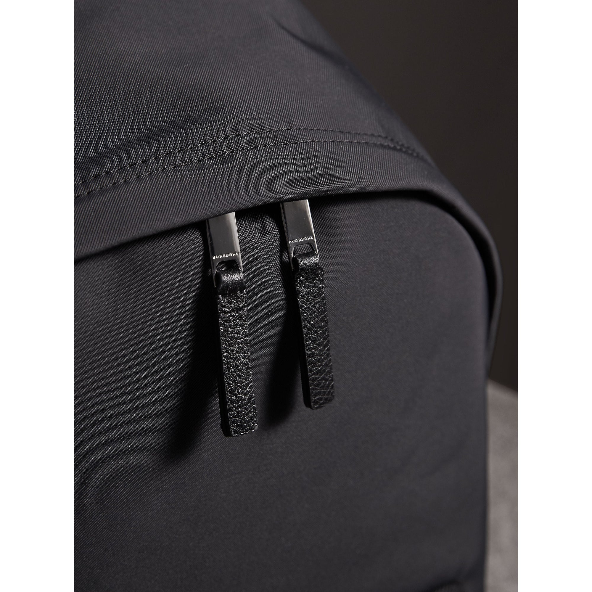 Sac à dos en tissu technique avec détails en cuir - Black