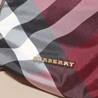 Pochette medium zippée en tissu technique à motif check - Plum
