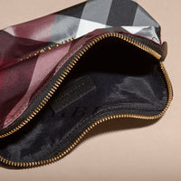 Pochette medium zippée en tissu technique à motif check - Plum