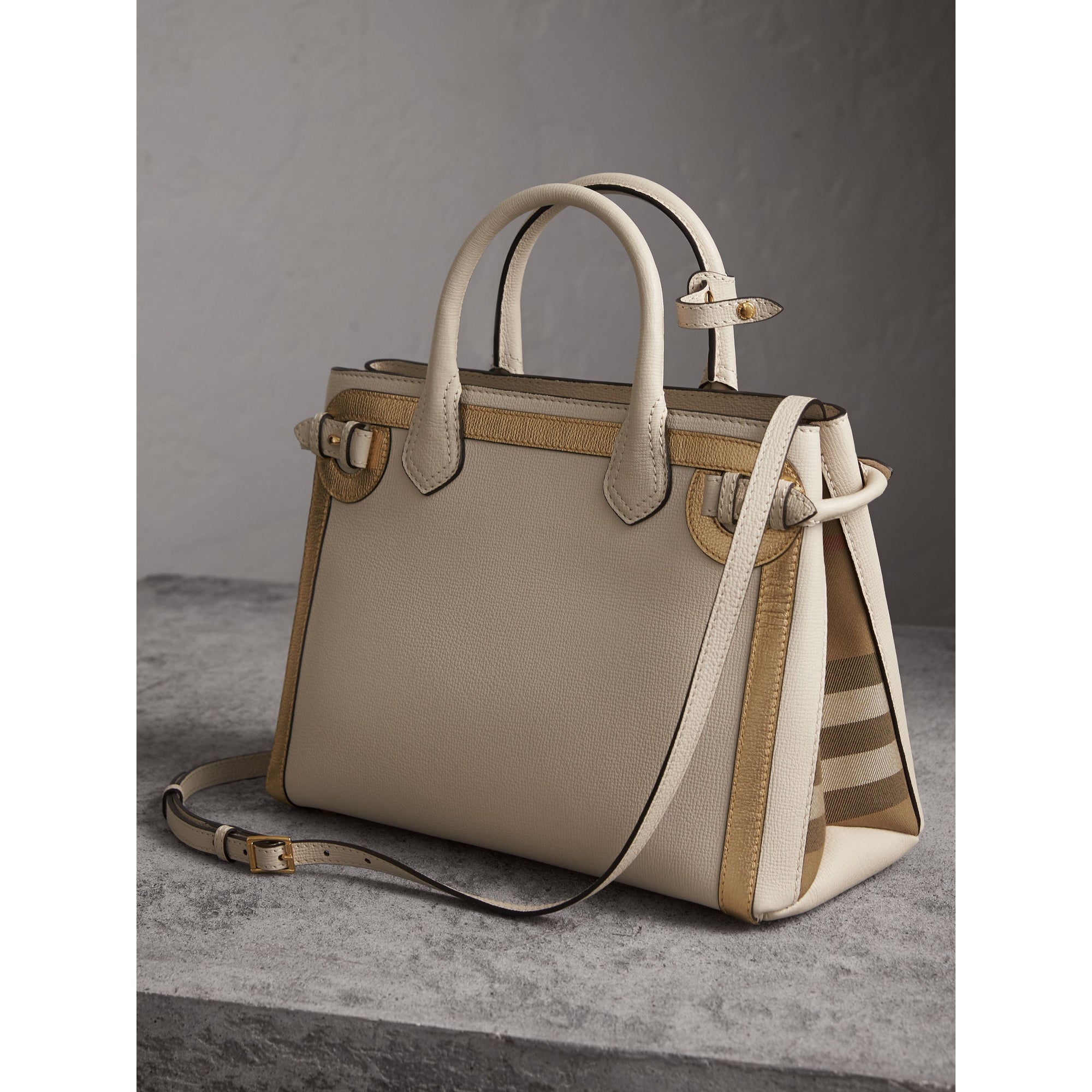 Sac The Banner medium en cuir avec appliqués ton sur ton - Limestone