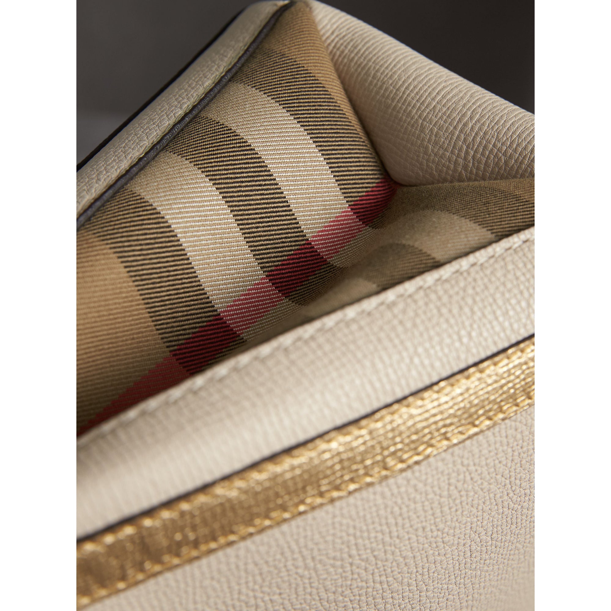Sac The Banner medium en cuir avec appliqués ton sur ton - Limestone