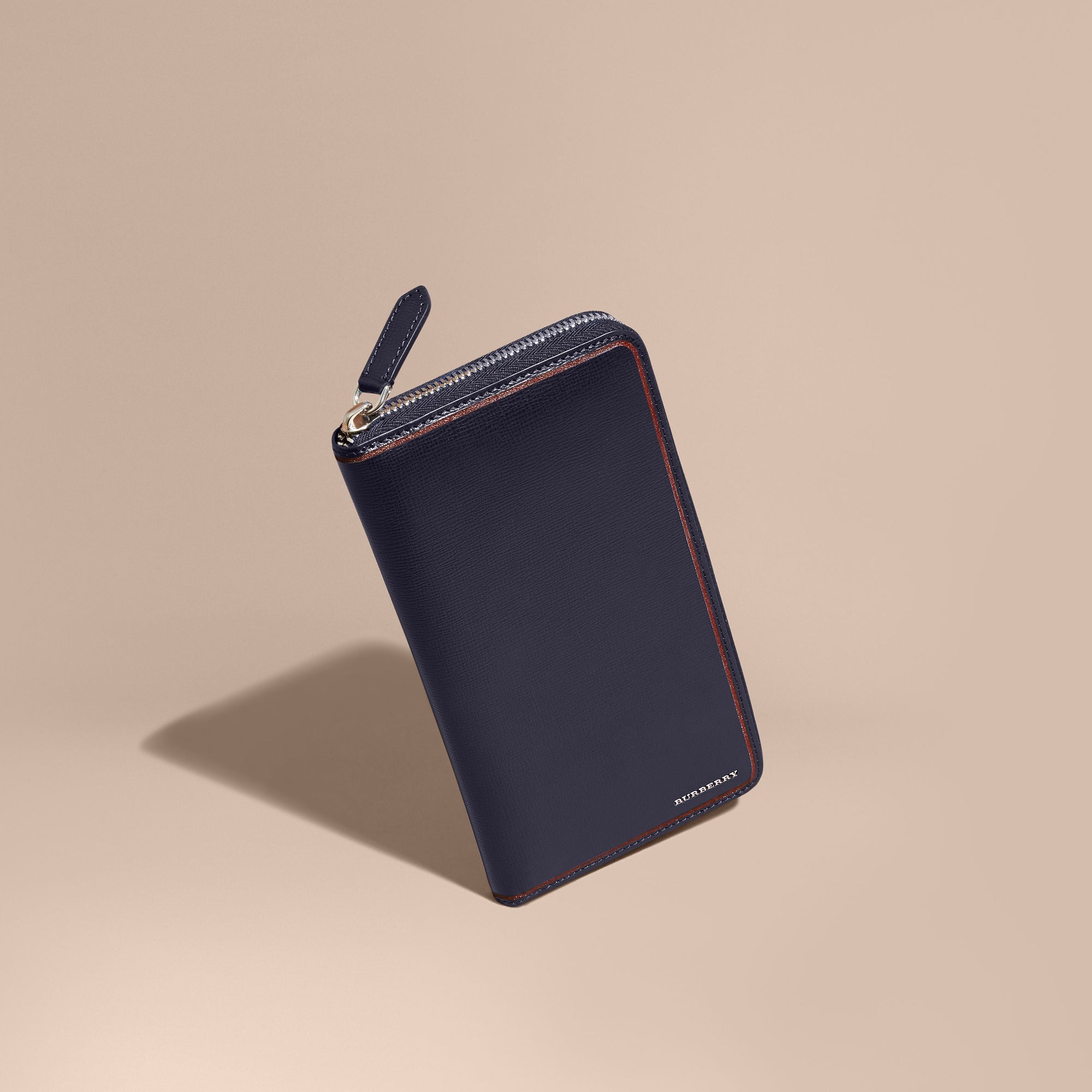 Portefeuille zippé en cuir London avec bordure contrastante - Dark Navy