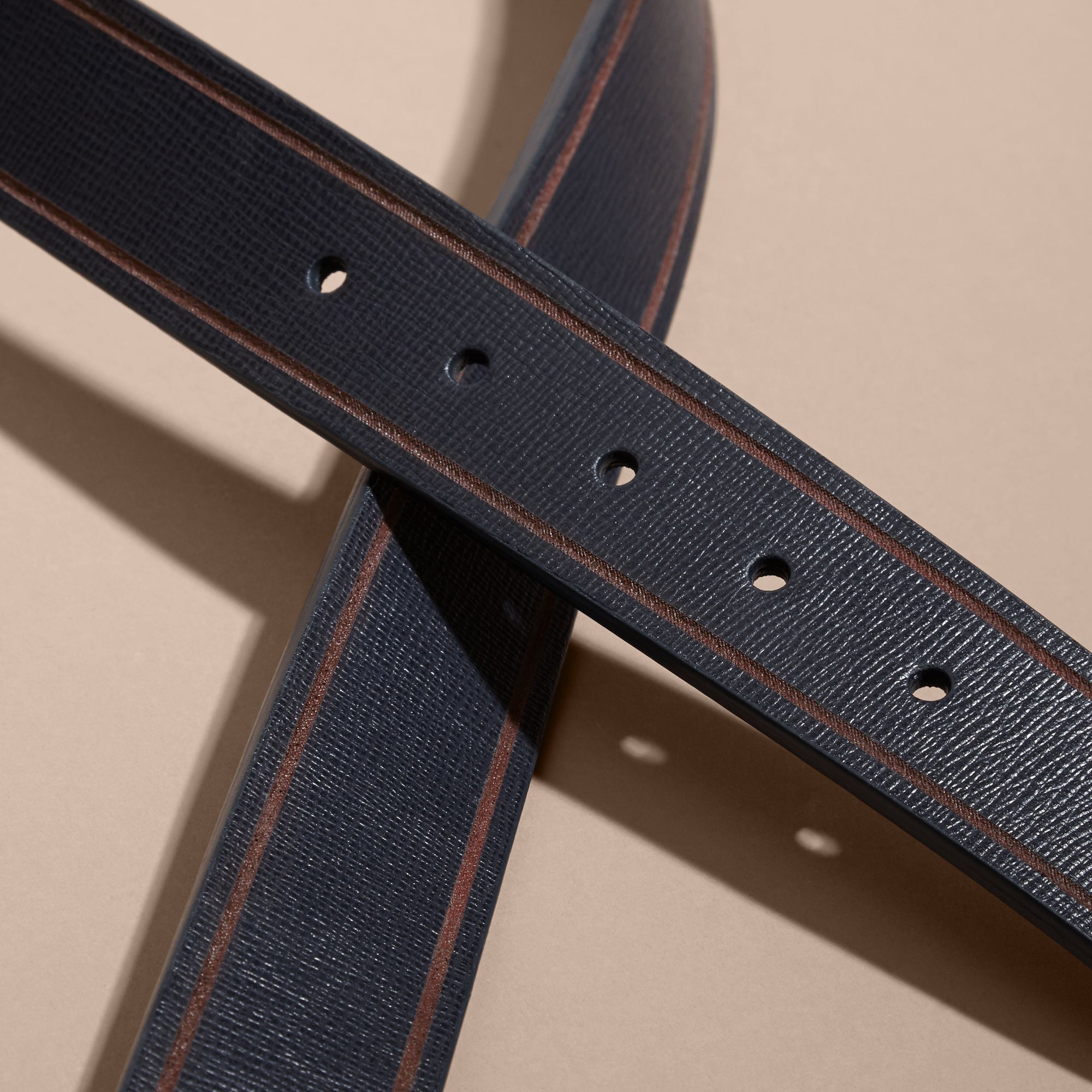 Ceinture réversible en cuir London avec bordure contrastante - Dark Navy & Black