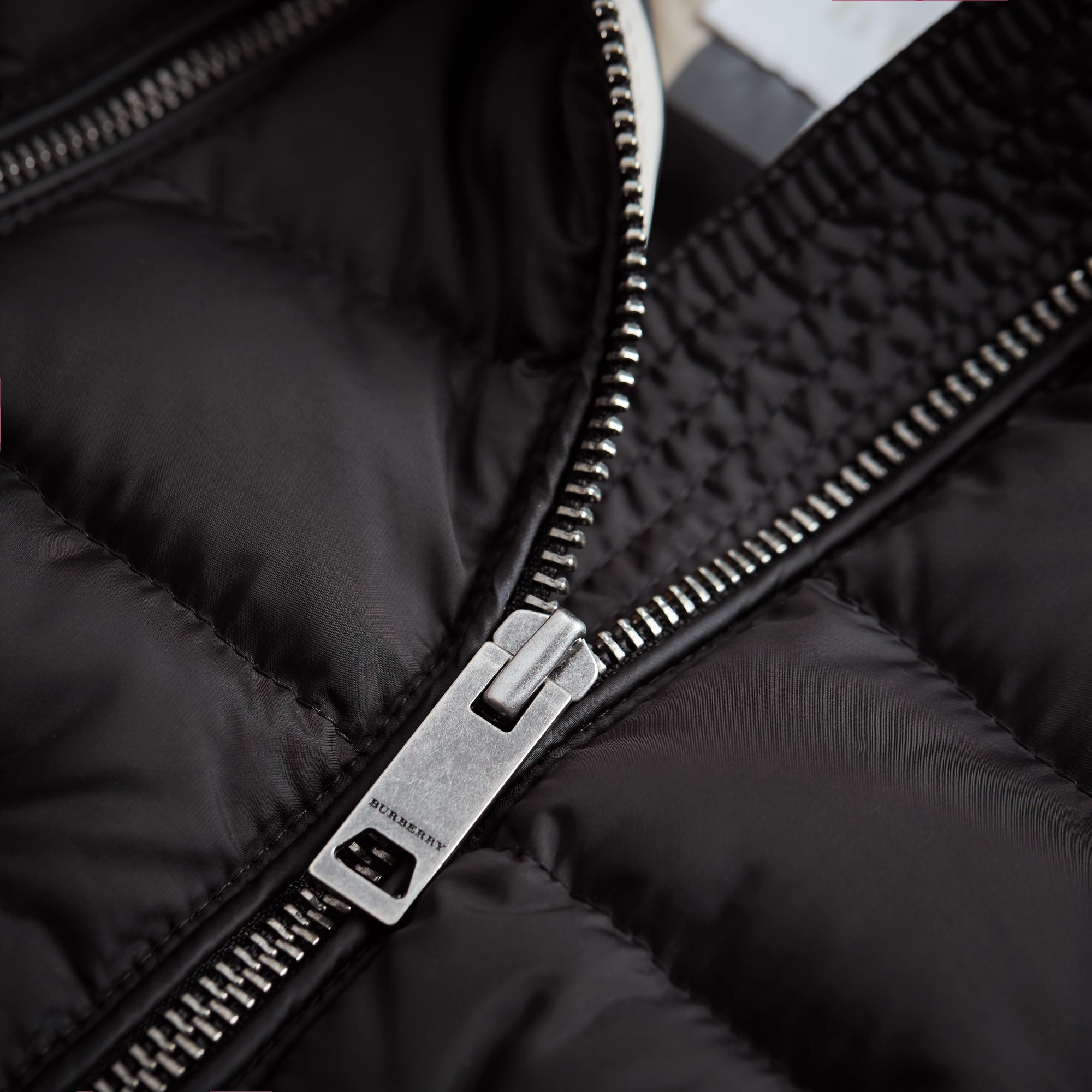 Veste sans manches rembourrée en duvet avec capuche amovible - Black