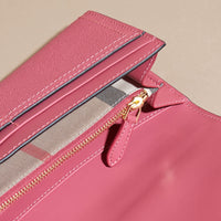 Portefeuille continental en cuir texturé - Pink Azalea