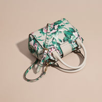 Petit sac tote The Buckle en cuir avec imprimé à pivoines roses - Natural & Emerald Green