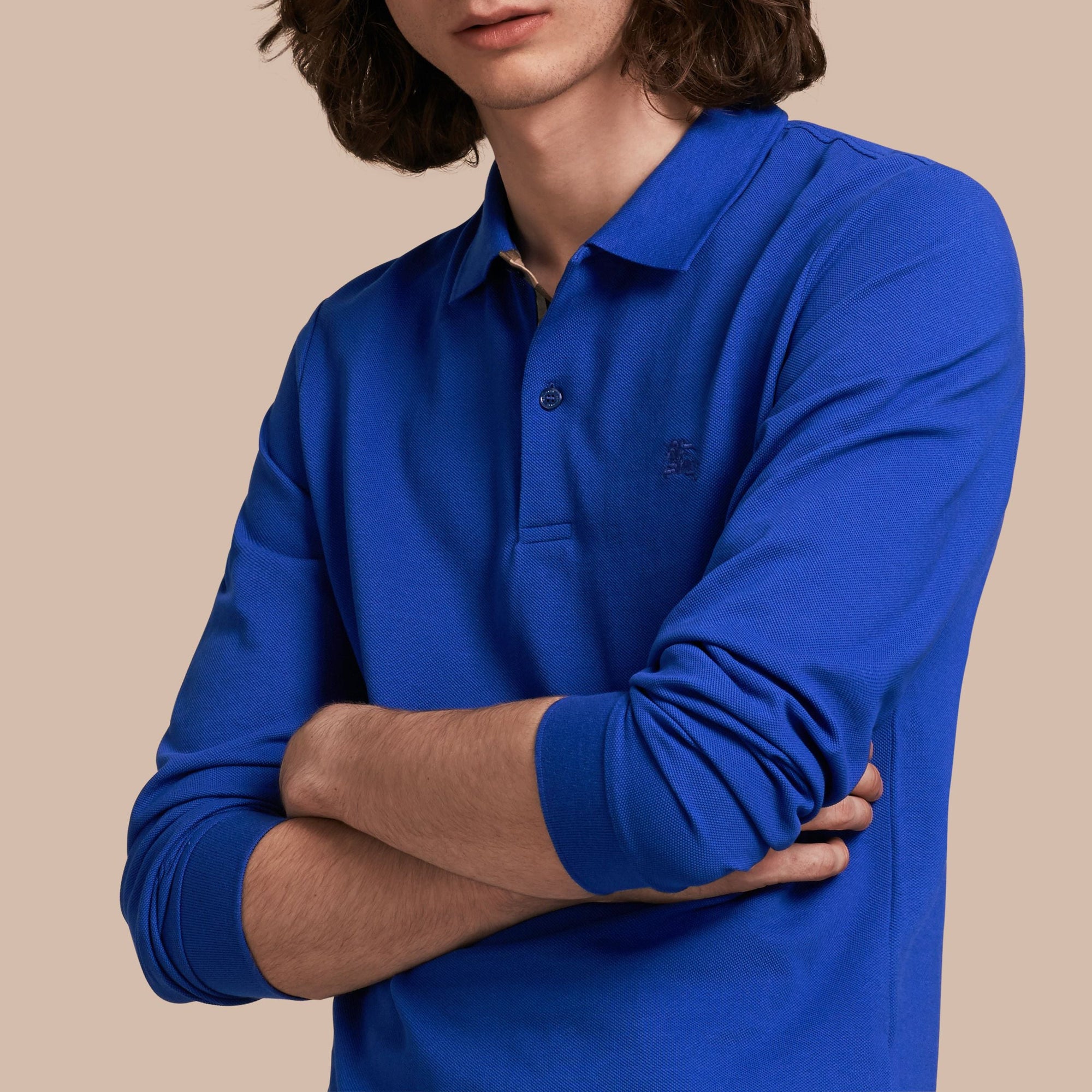 Polo à manches longues avec patte à motif check - Brilliant Blue