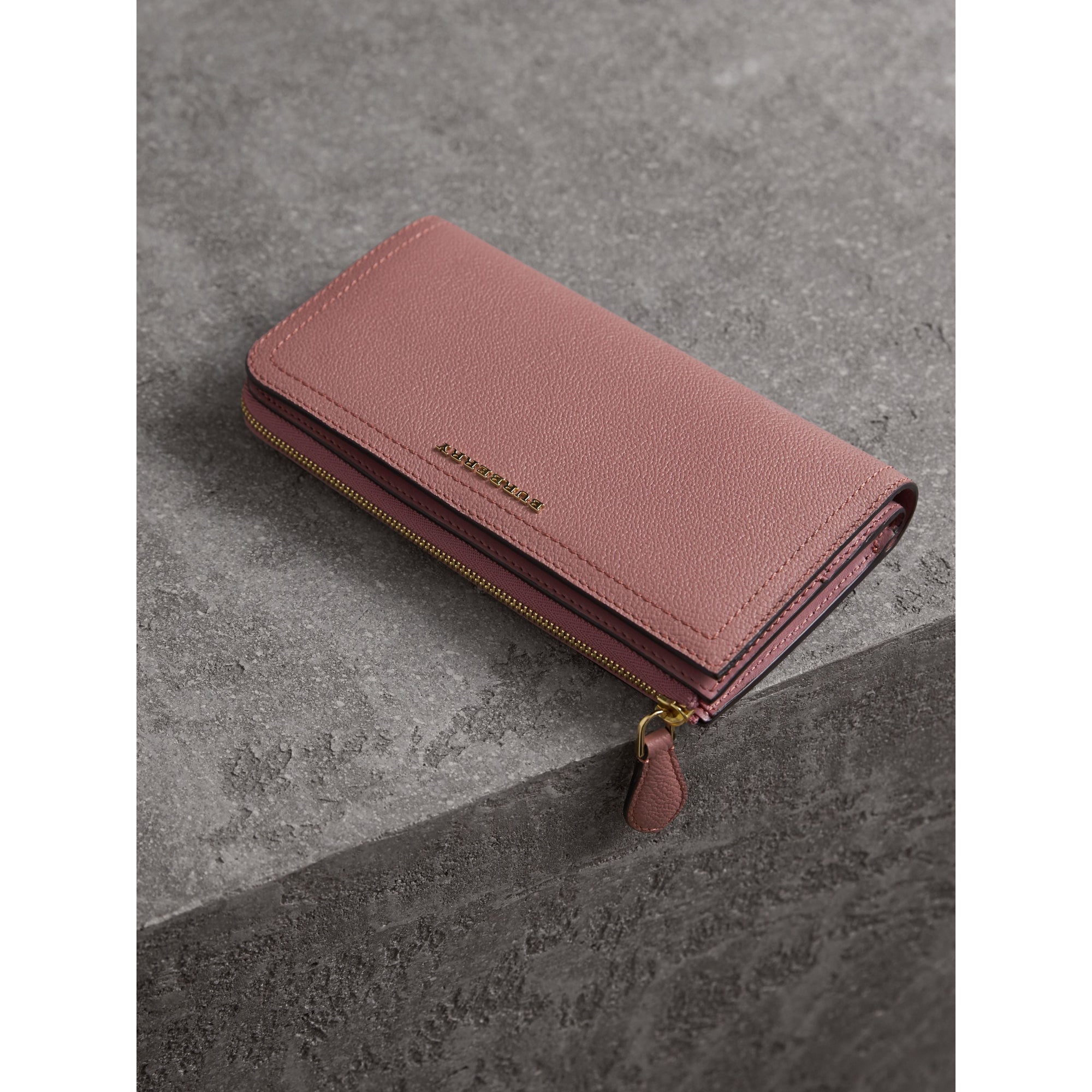 Portefeuille zippé en cuir grainé - Dusty Pink