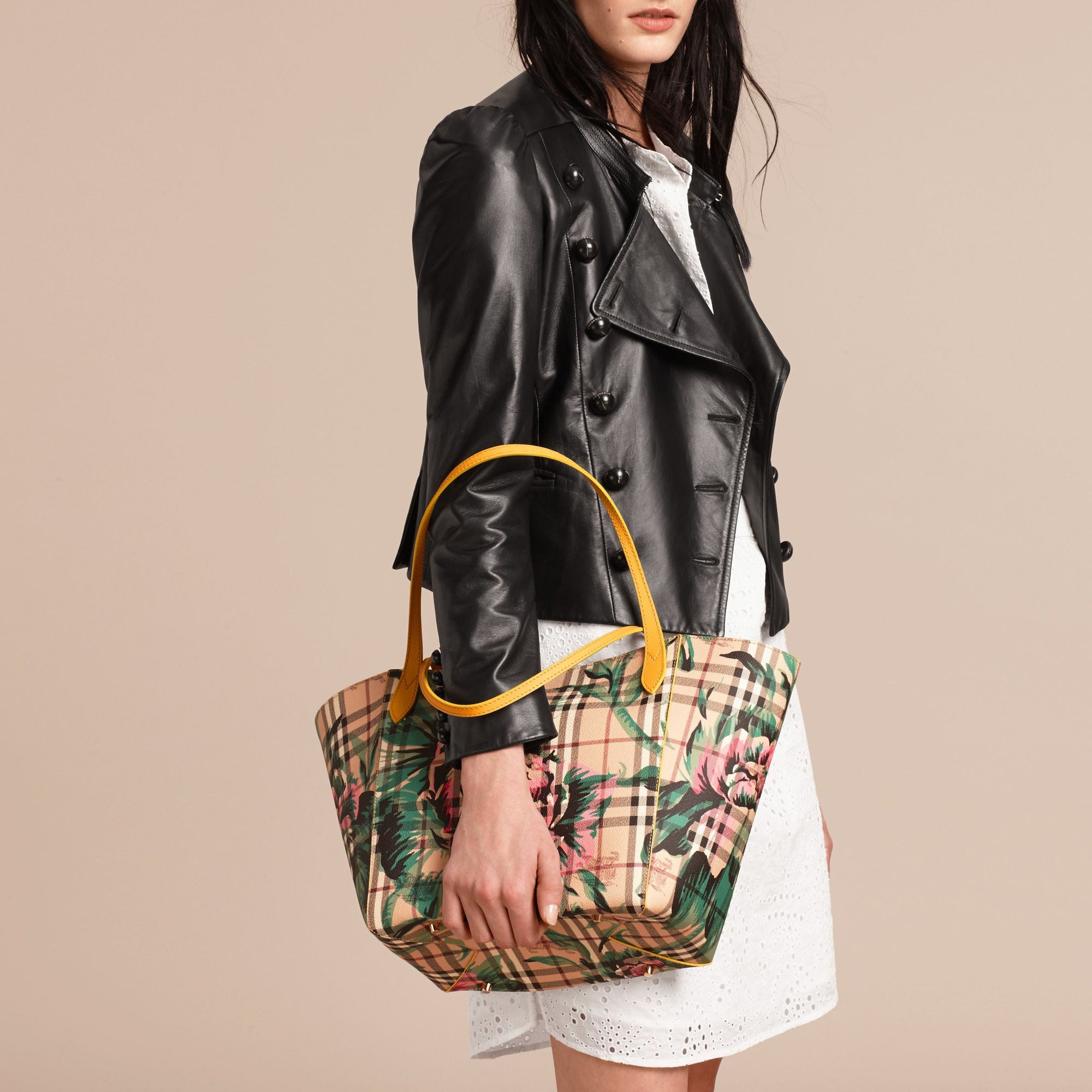 Petit sac The Canter imprimé à pivoines roses - Yellow & Green