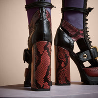 Bottines à plateforme en cuir et peau de serpent avec découpes - Garnet Pink