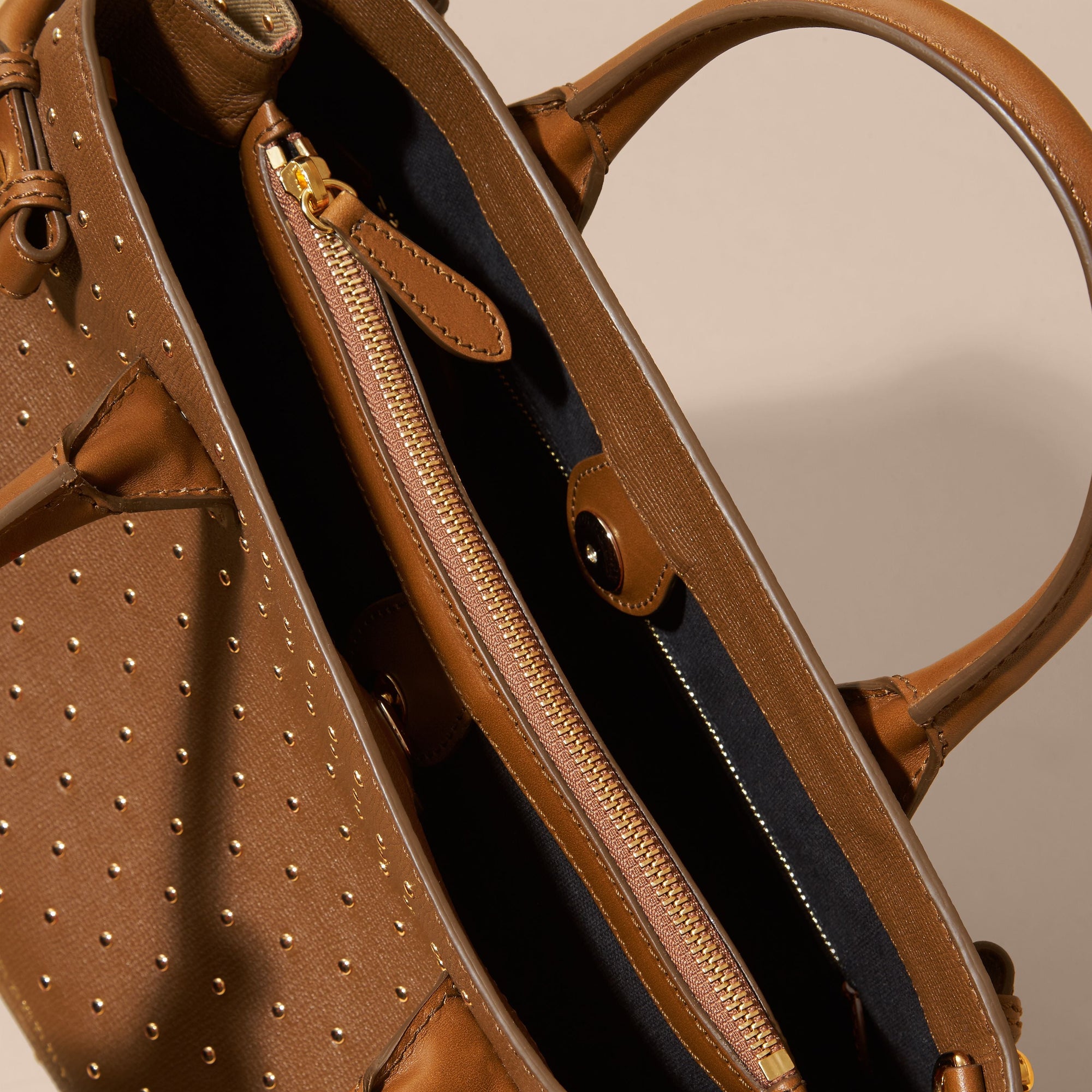 Sac The Banner medium en cuir à rivets et coton House check - Tan