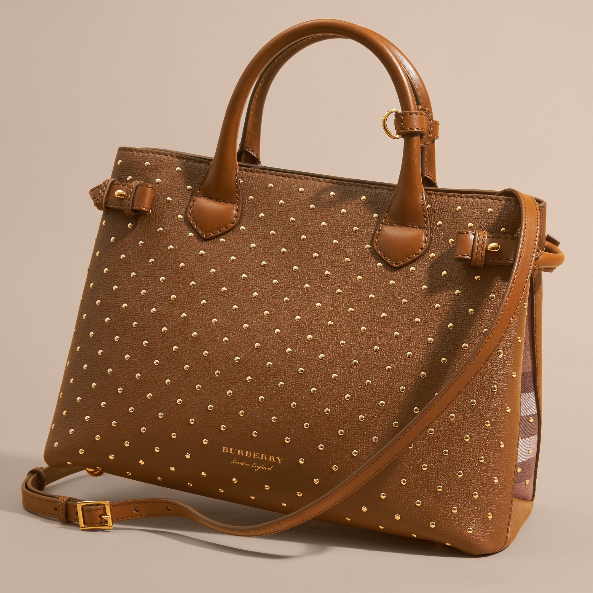 Sac The Banner medium en cuir à rivets et coton House check - Tan