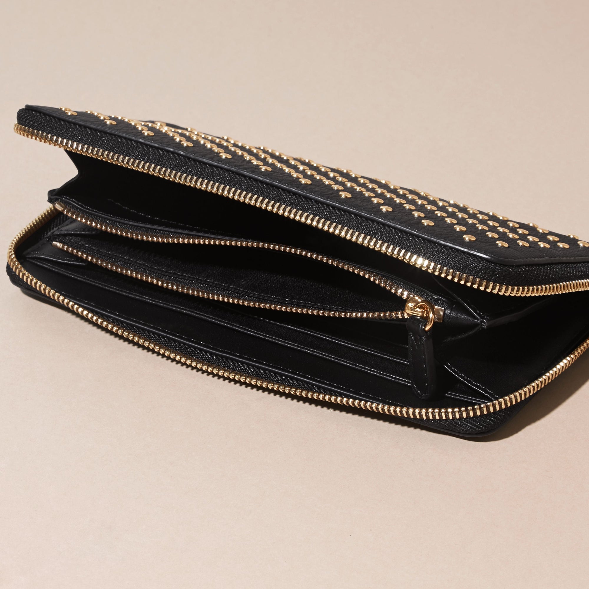 Portefeuille zippé en cuir clouté - Black