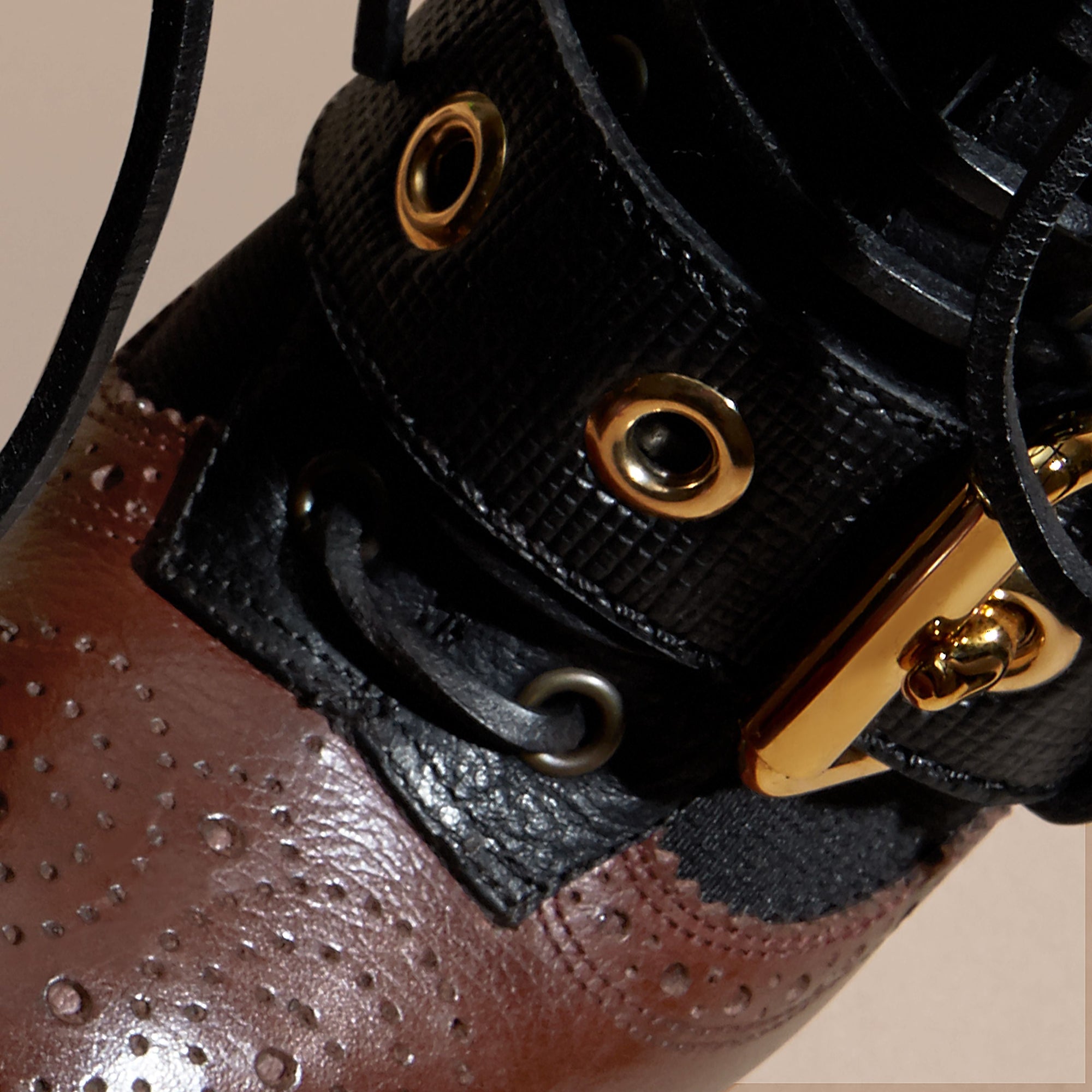 Bottines en cuir et peau de serpent avec boucle - Bordeaux