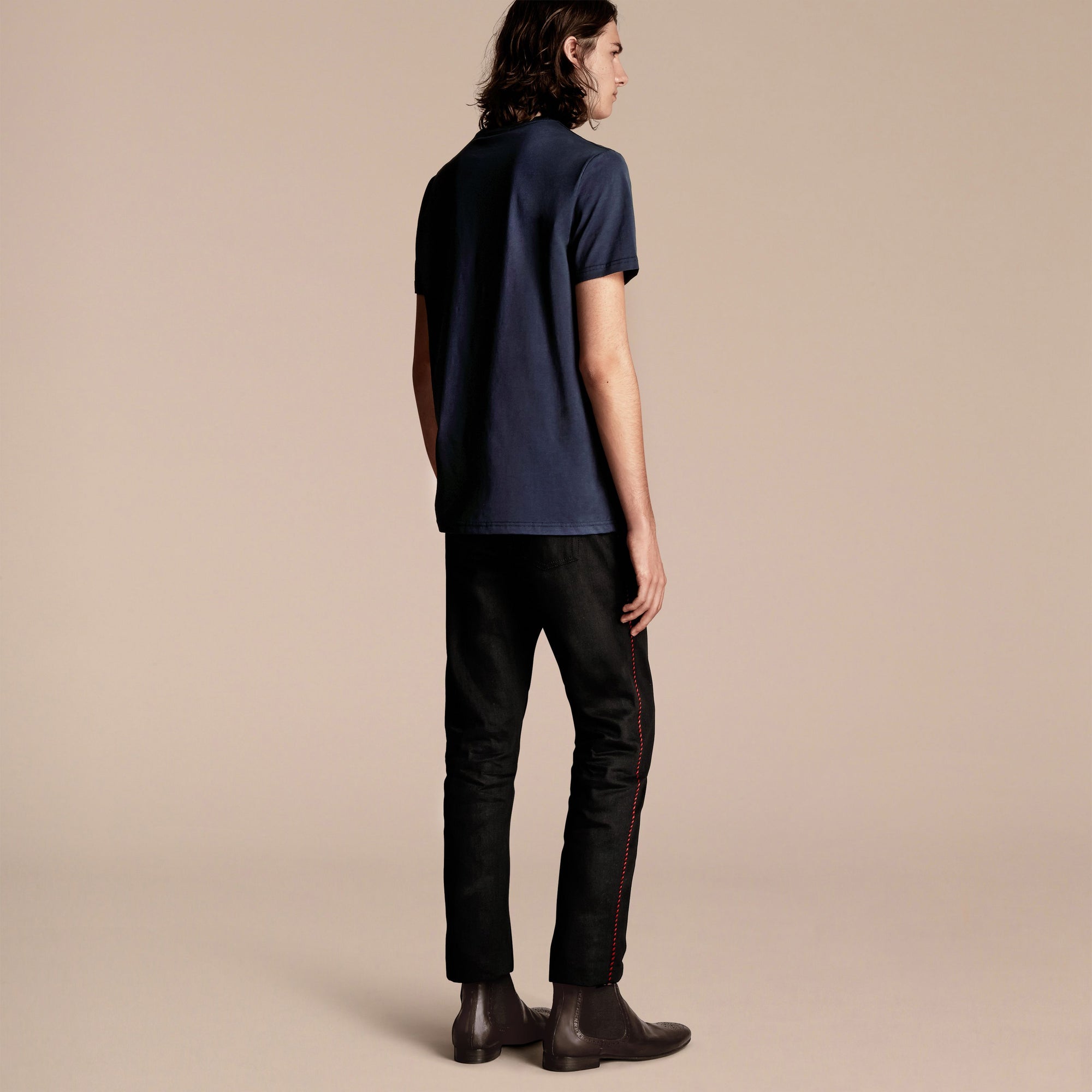 T-shirt en coton avec poche à imprimé rose pivoine - Navy