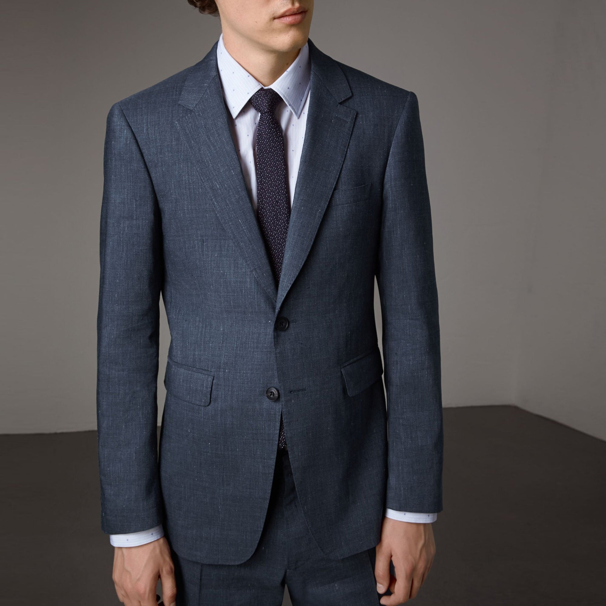 Costume de coupe moderne en lin et laine Travel Tailoring - Slate Blue