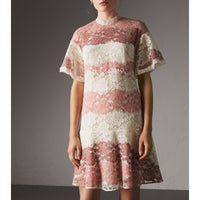 Robe en dentelle à motif floral avec manches papillon - Dusty Pink