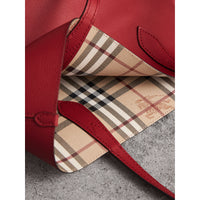 Petit sac tote réversible en cuir et tissu Haymarket check - Poppy Red