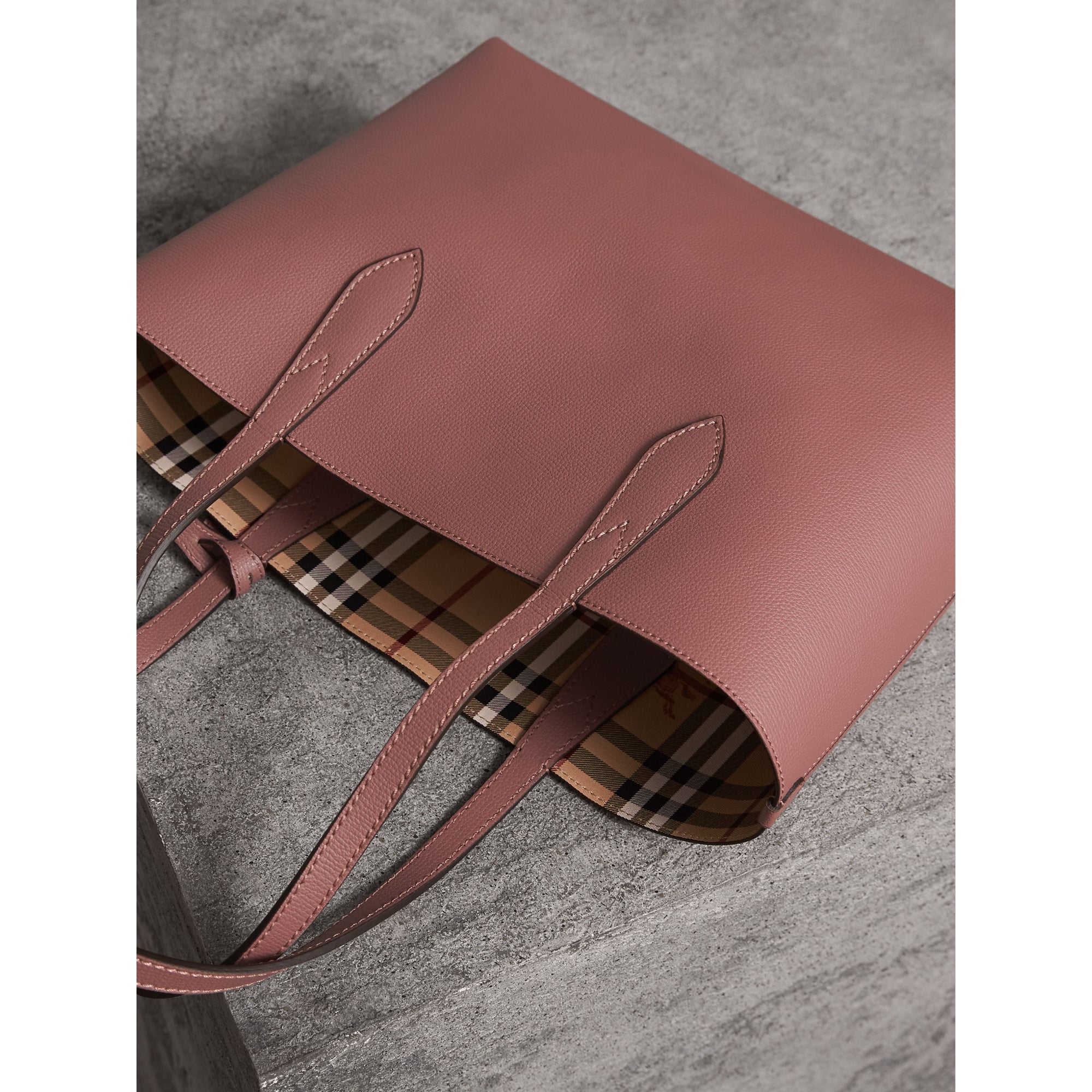 Petit sac tote réversible en cuir et tissu Haymarket check - Light Elderberry