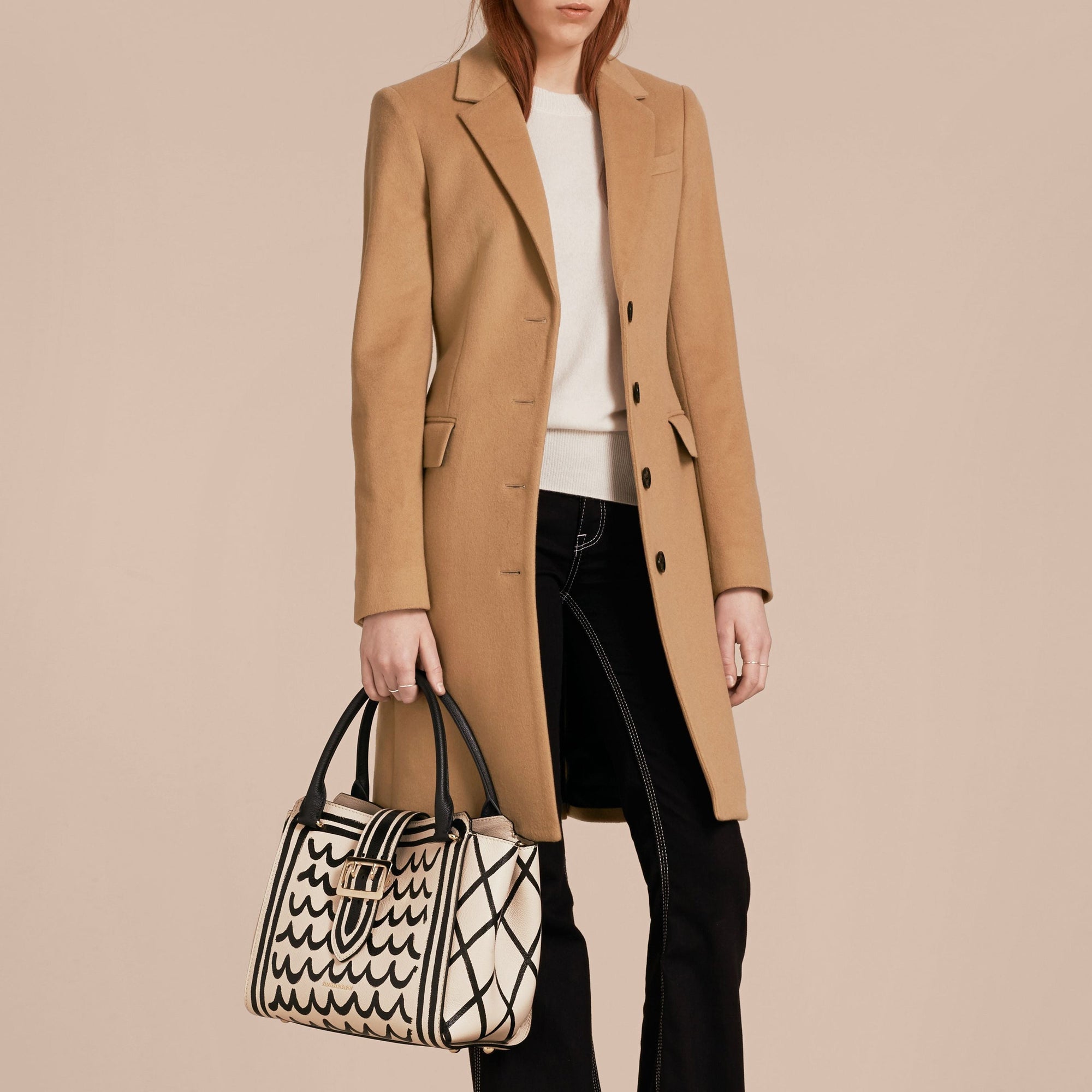 Sac tote The Buckle medium en cuir à imprimé trompe-l'œil - Limestone