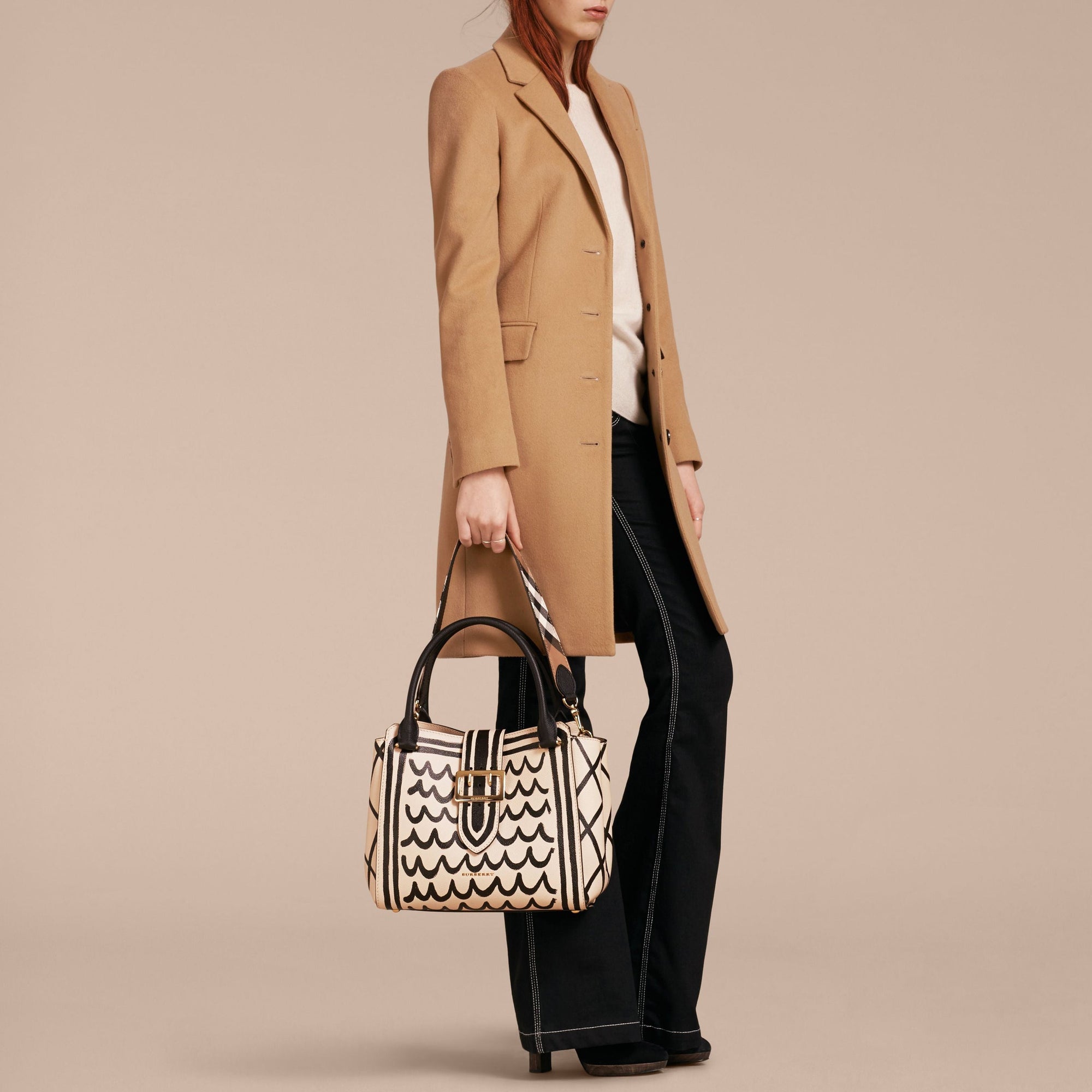 Sac tote The Buckle medium en cuir à imprimé trompe-l'œil - Limestone