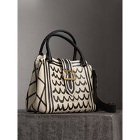 Sac tote The Buckle medium en cuir à imprimé trompe-l'œil - Limestone