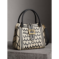 Sac tote The Buckle medium en cuir à imprimé trompe-l'œil - Limestone