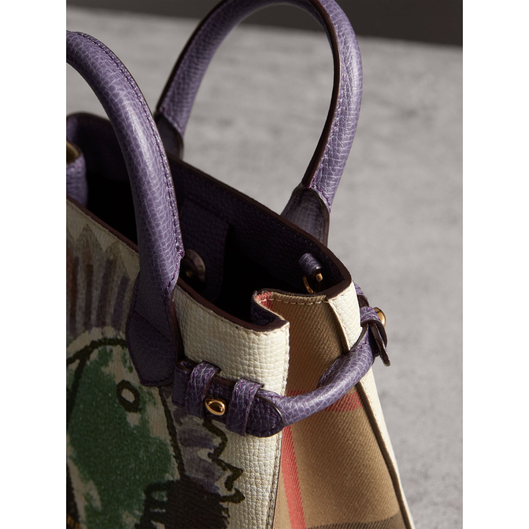 Sac The Baby Banner en cuir avec imprimé Pallas Heads - Dusty Violet