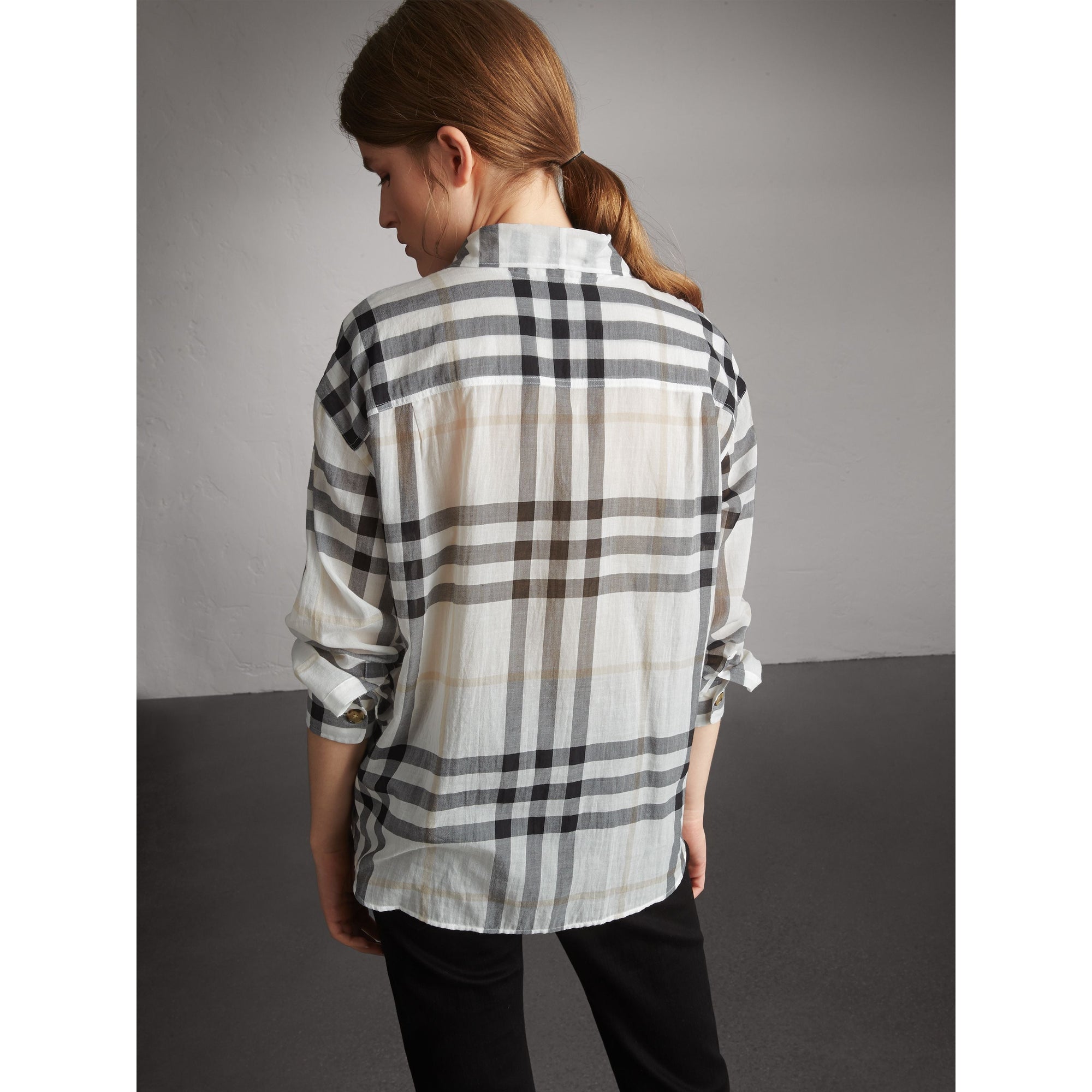 Chemise en coton à motif check avec col lavallière - White