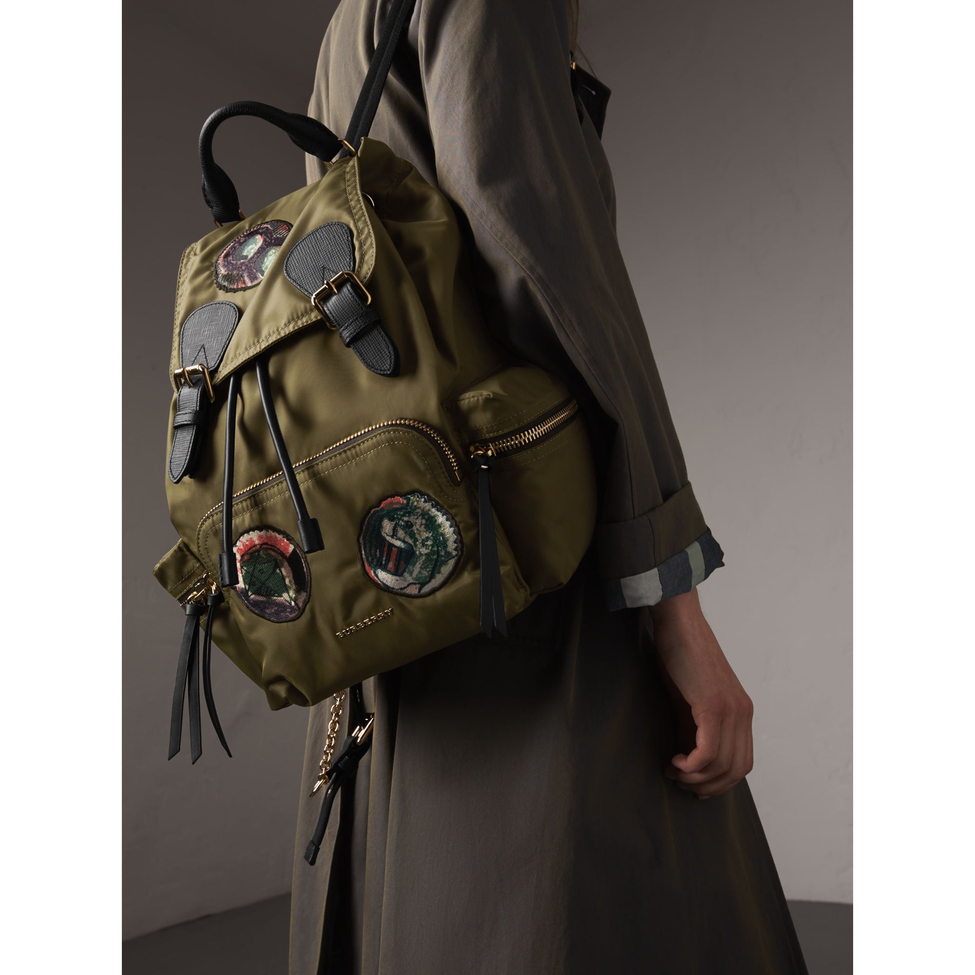 Sac à dos The Rucksack medium motif Pallas Heads - Canvas Green